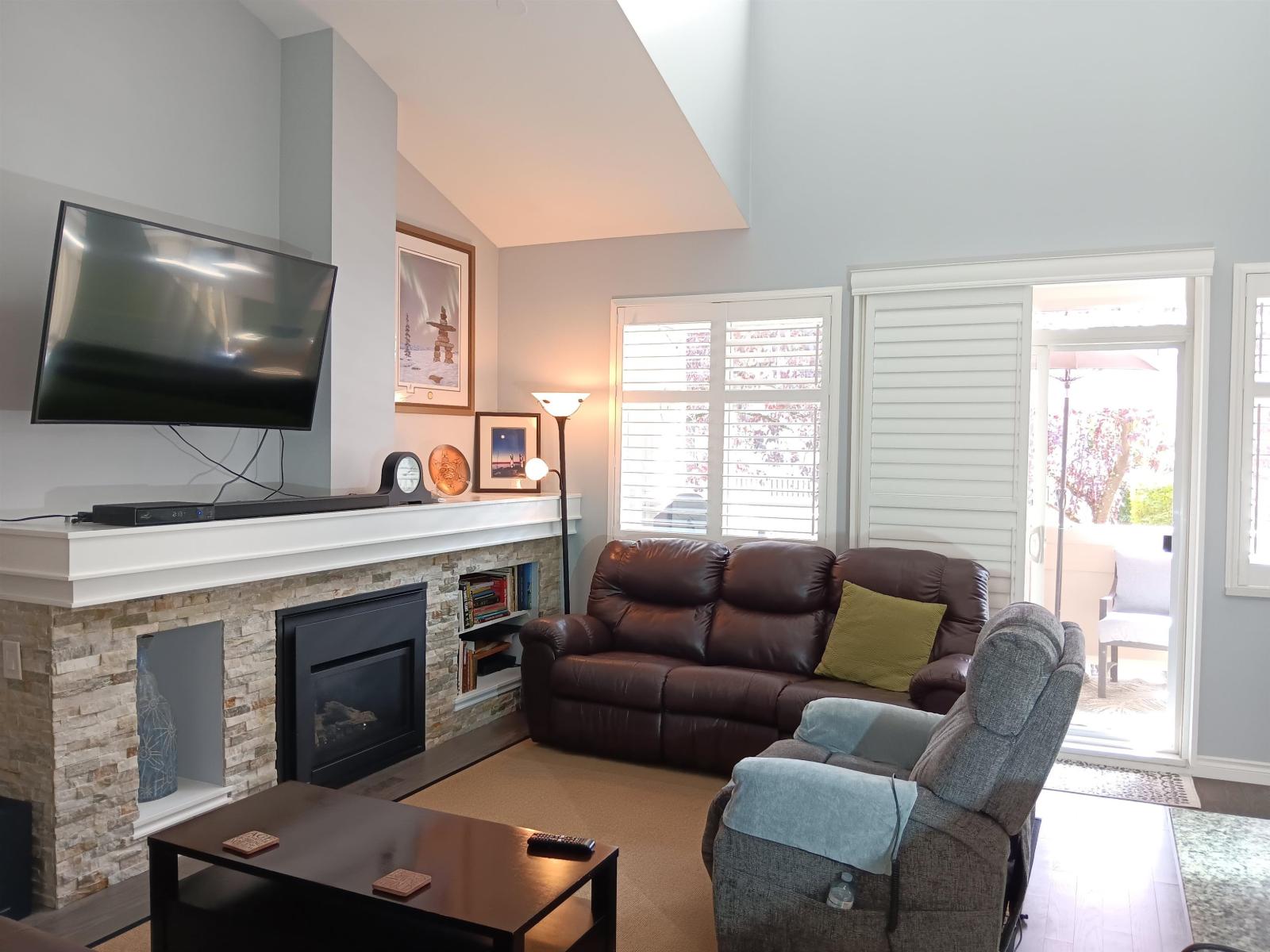 61 2588 152 Street Property Photo 3