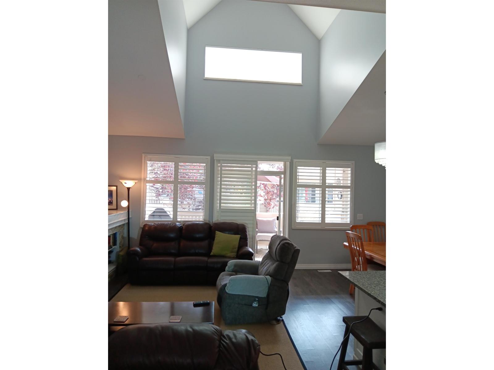 61 2588 152 Street Property Photo 4
