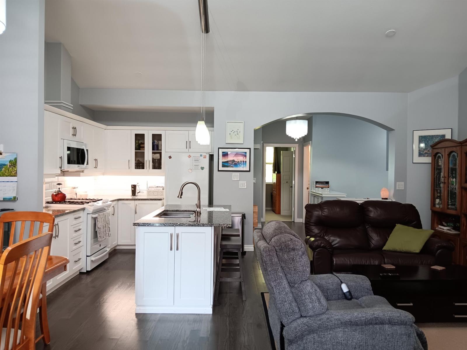 61 2588 152 Street Property Photo 5