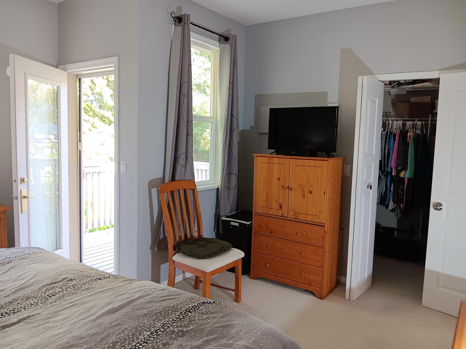 61 2588 152 Street Property Photo 13