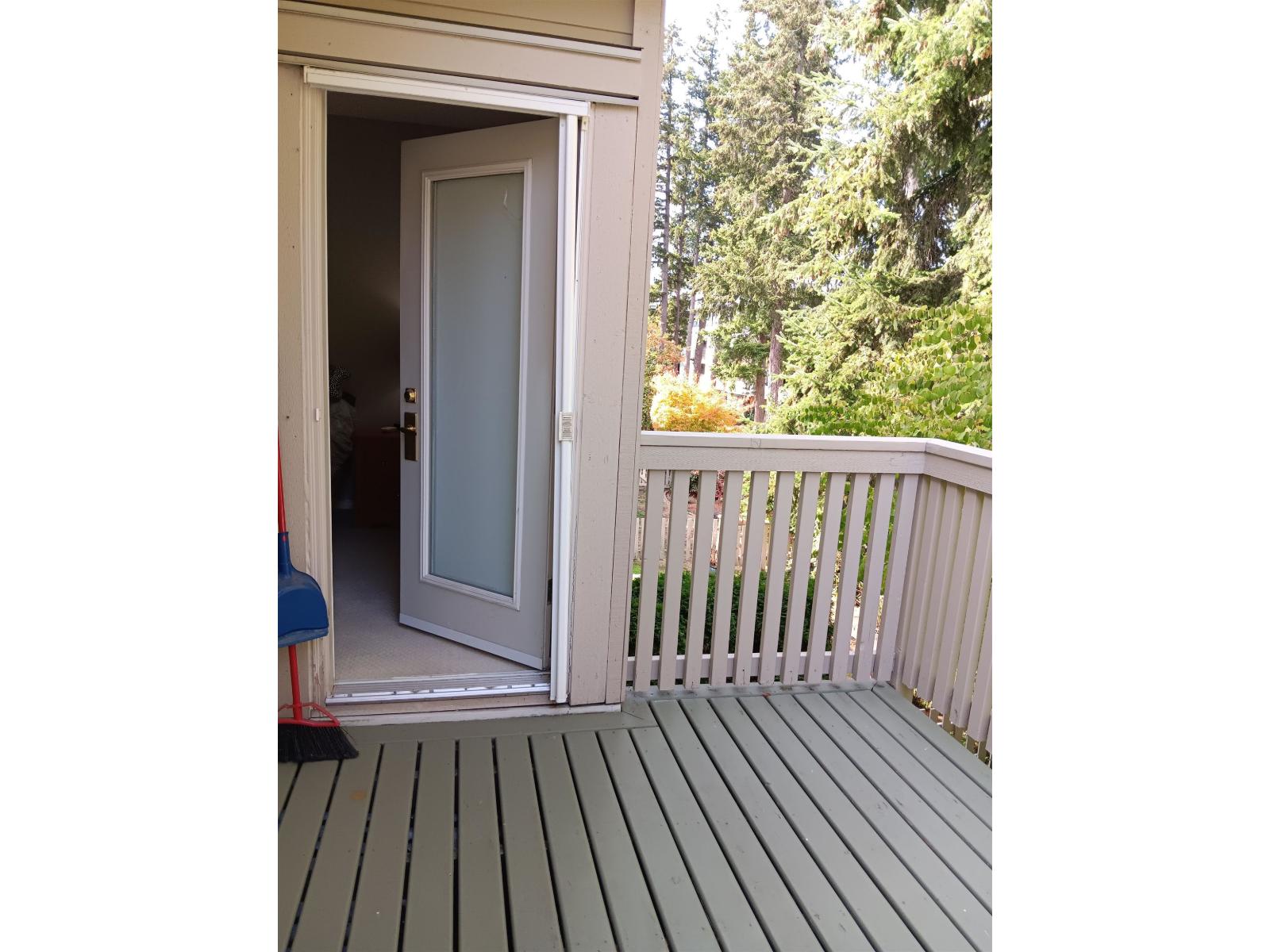 61 2588 152 Street Property Photo 14