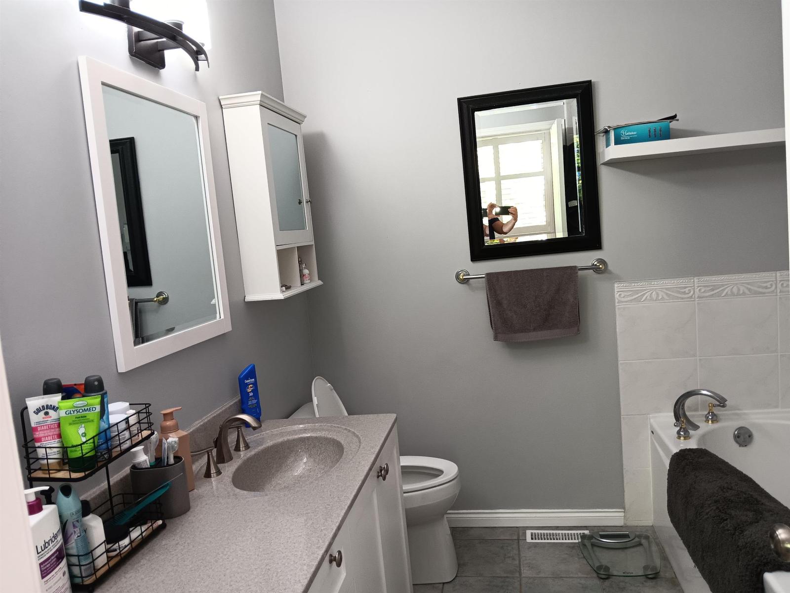 61 2588 152 Street Property Photo 15