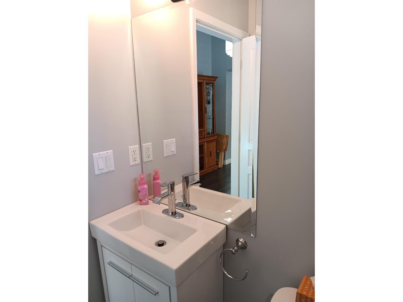 61 2588 152 Street Property Photo 17