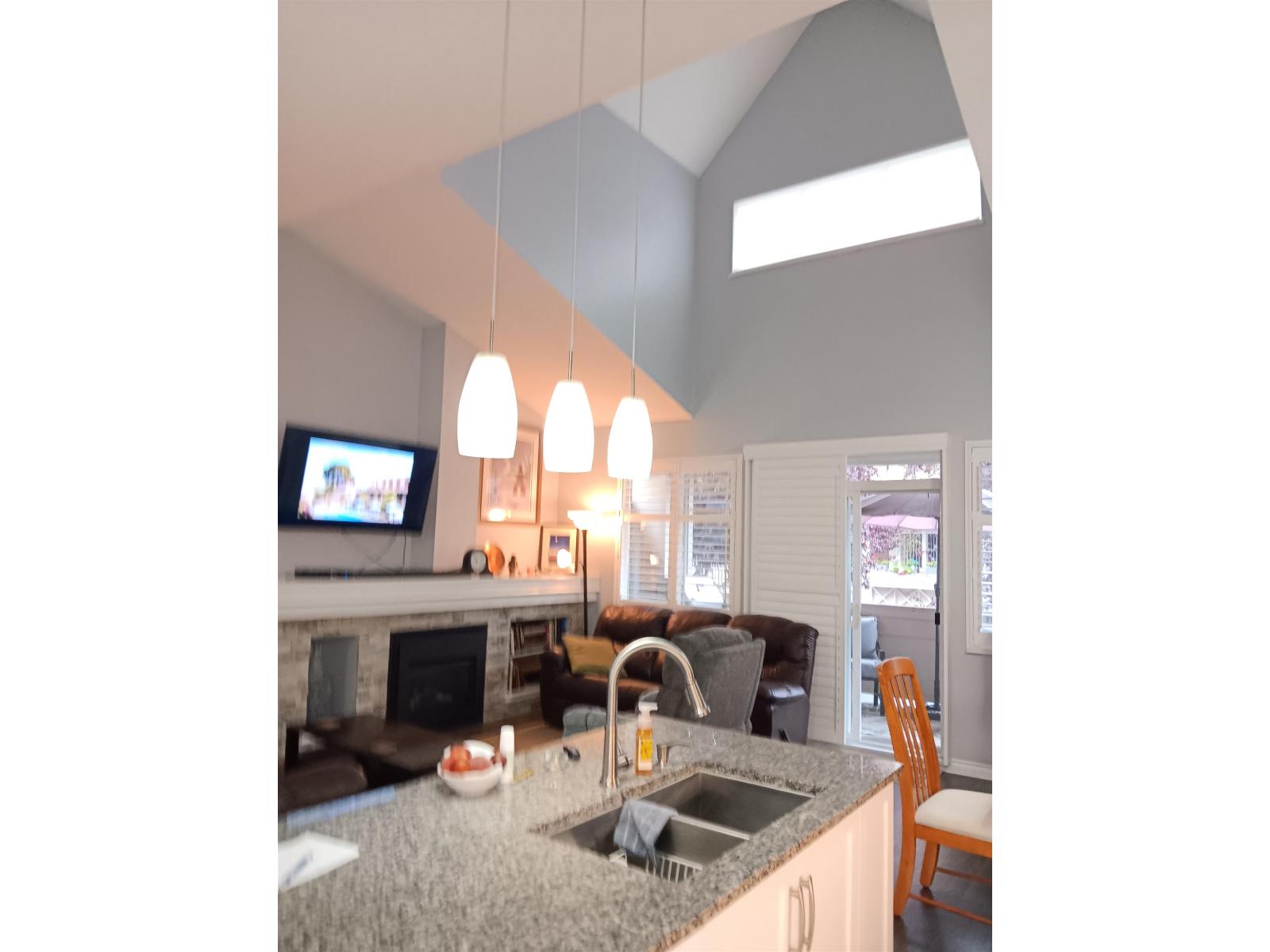 61 2588 152 Street Property Photo 37