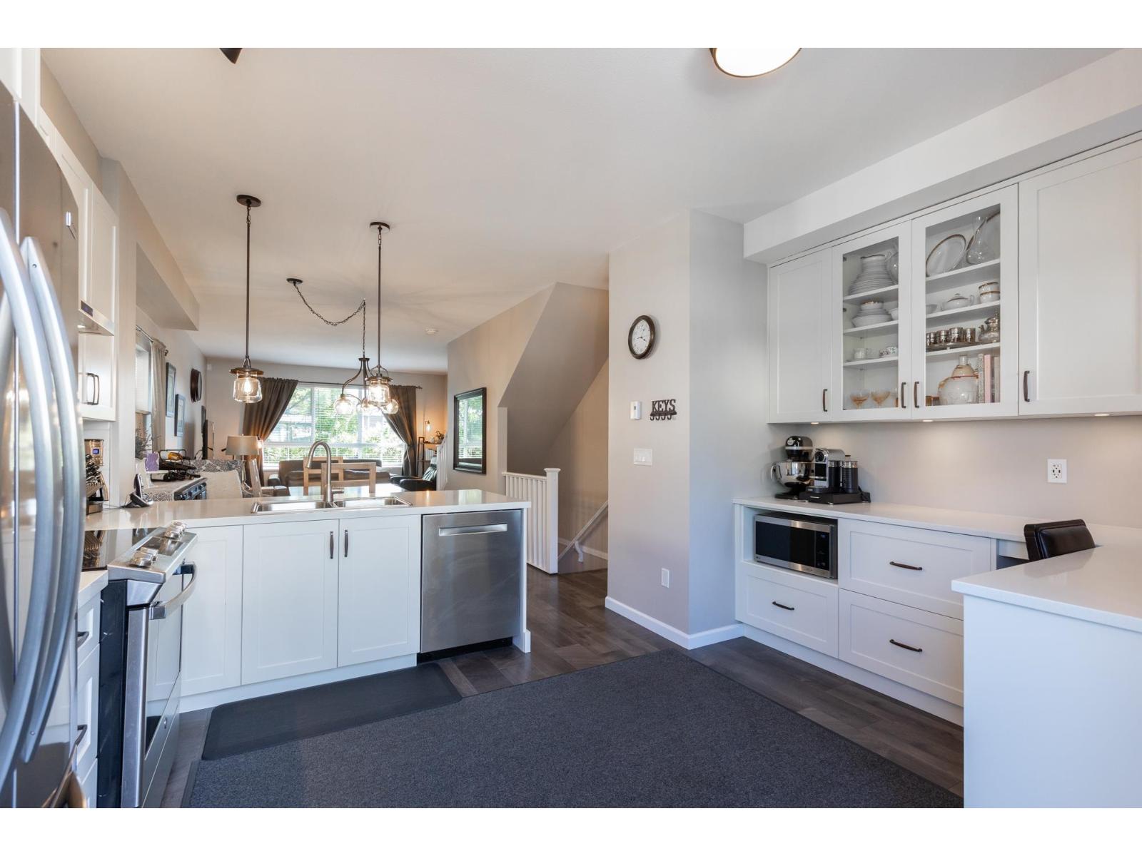 114 19505 68A AVENUE Property Photo 1