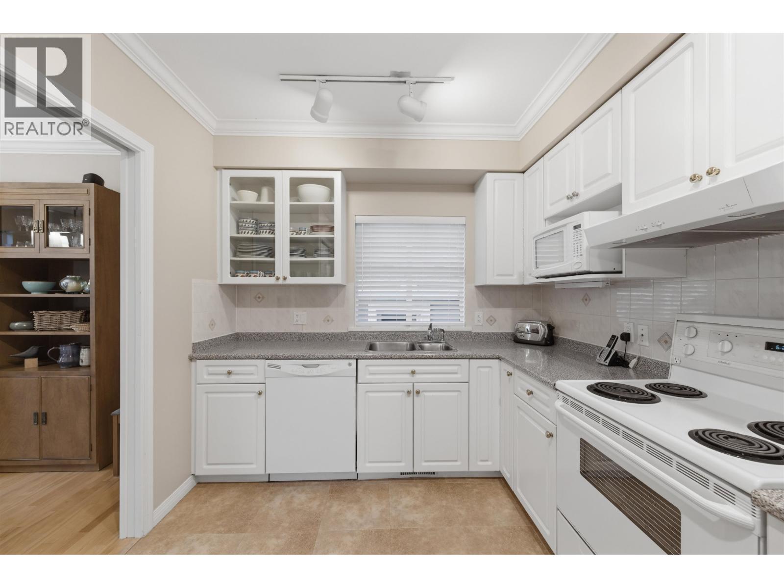 3428 W 7th Avenue Property Photo 18