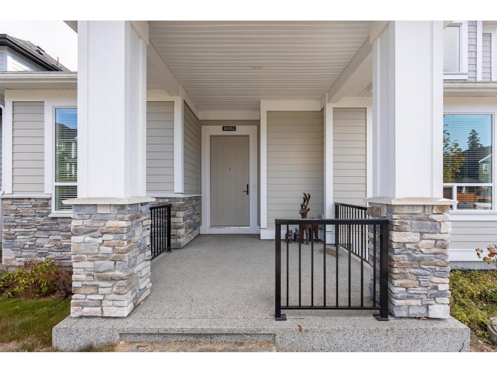 16532 20a Avenue Property Photo 3