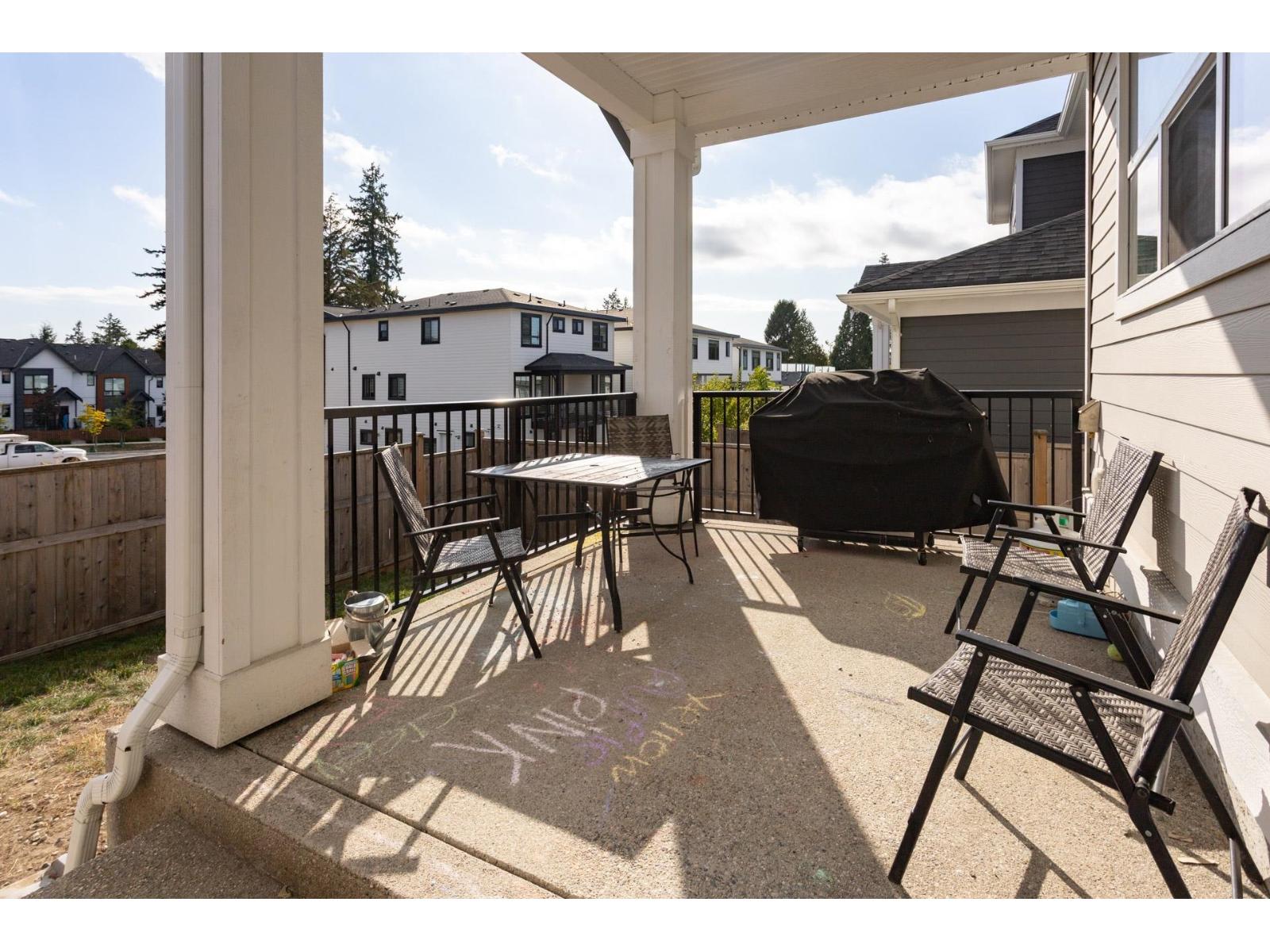 16532 20a Avenue Property Photo 4
