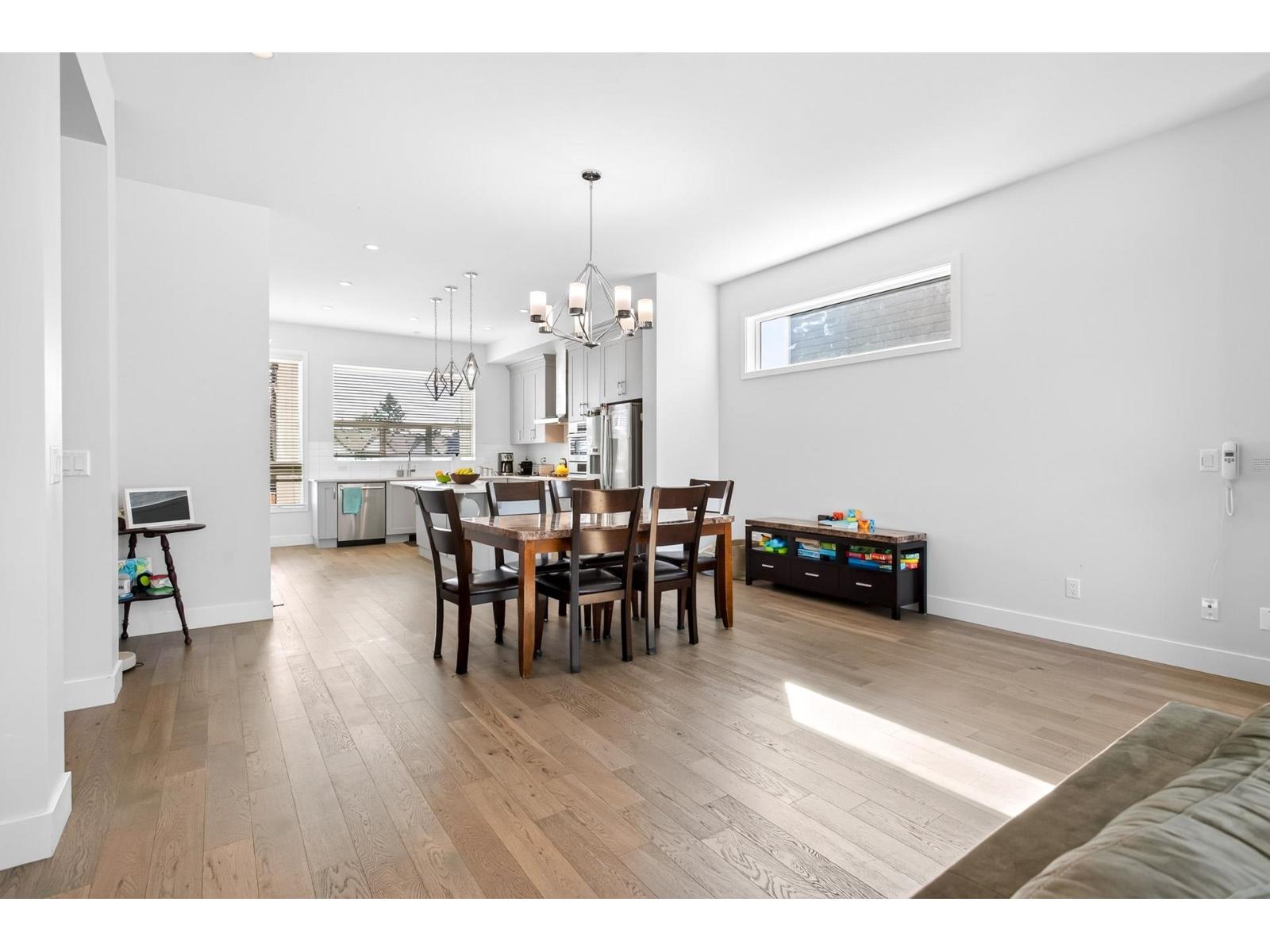 16532 20a Avenue Property Photo 12