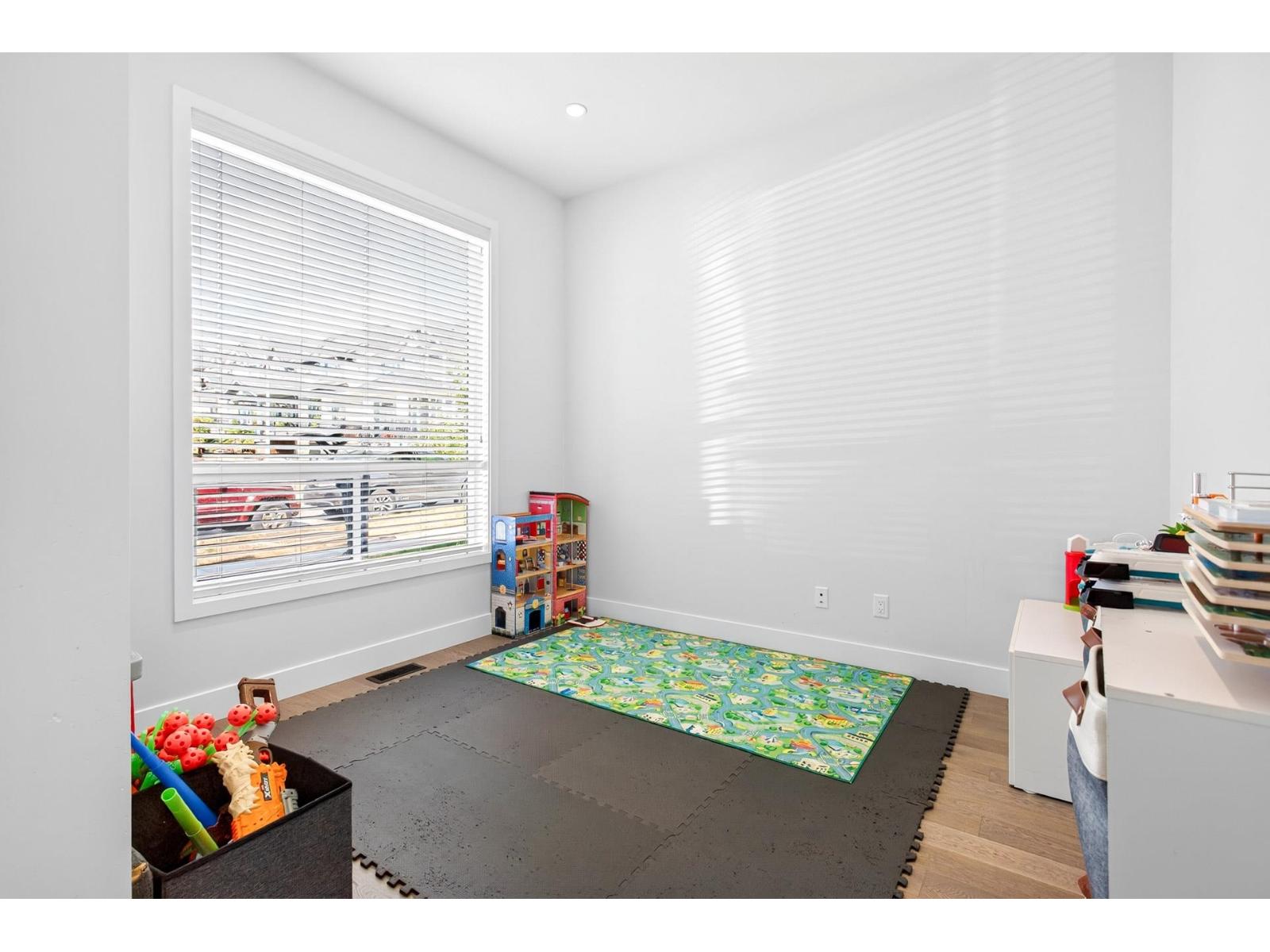 16532 20a Avenue Property Photo 17
