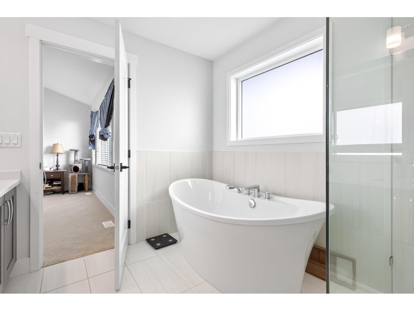 16532 20a Avenue Property Photo 22