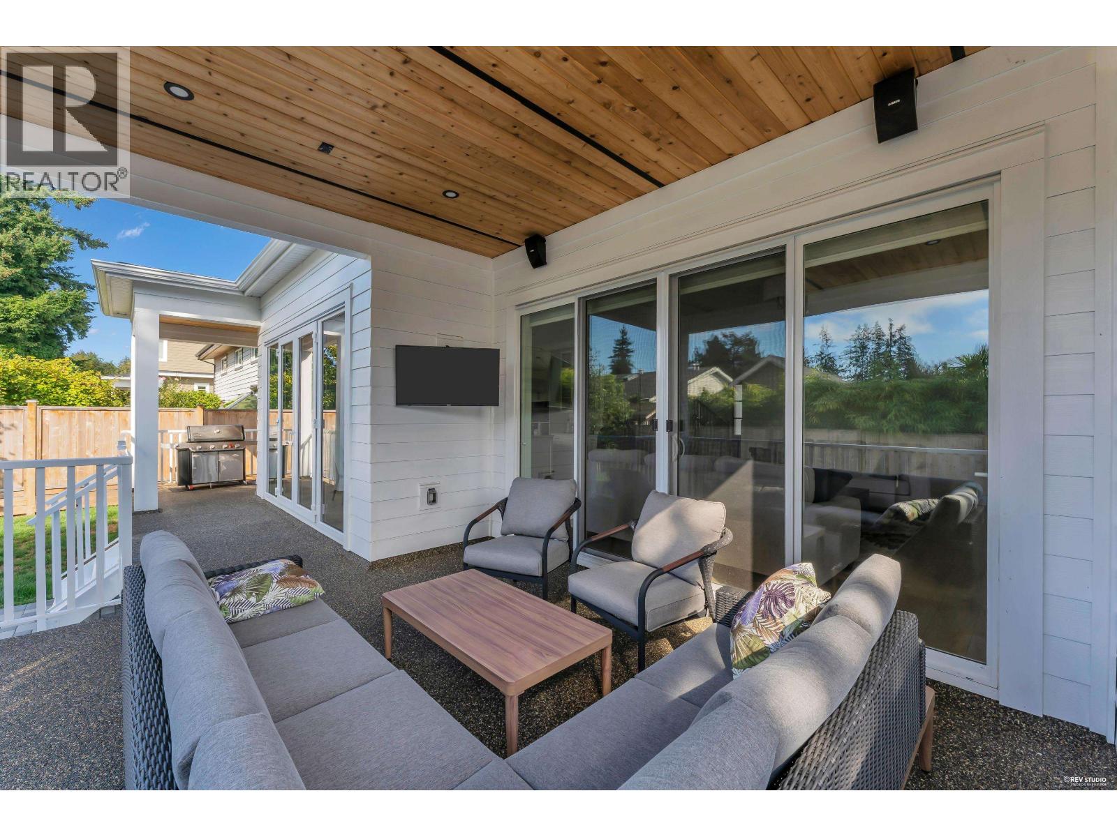 5038 12 Avenue Property Photo 5