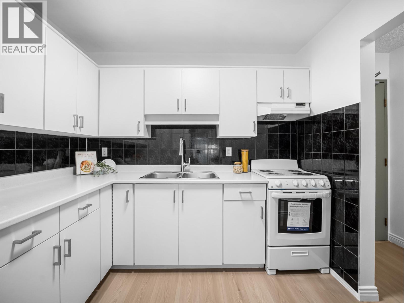 313 975 E Broadway Property Photo 9