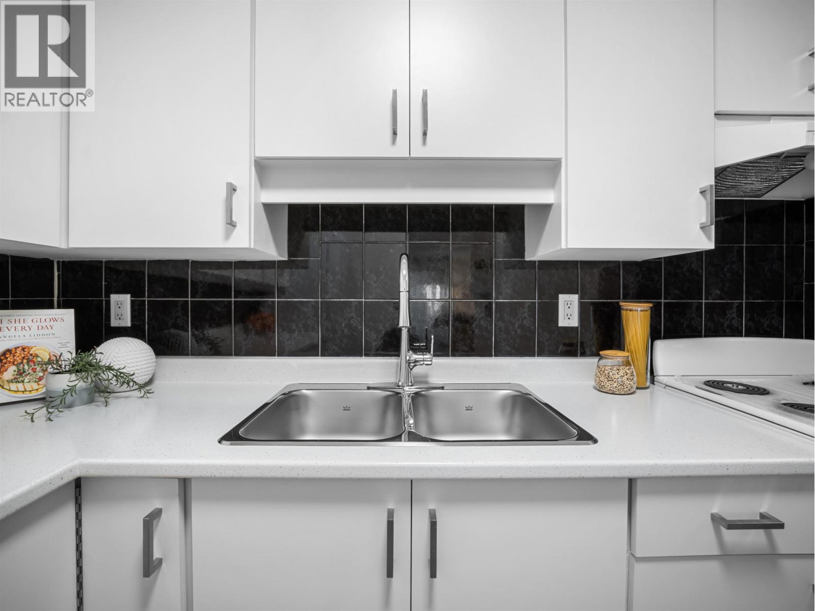 313 975 E Broadway Property Photo 10