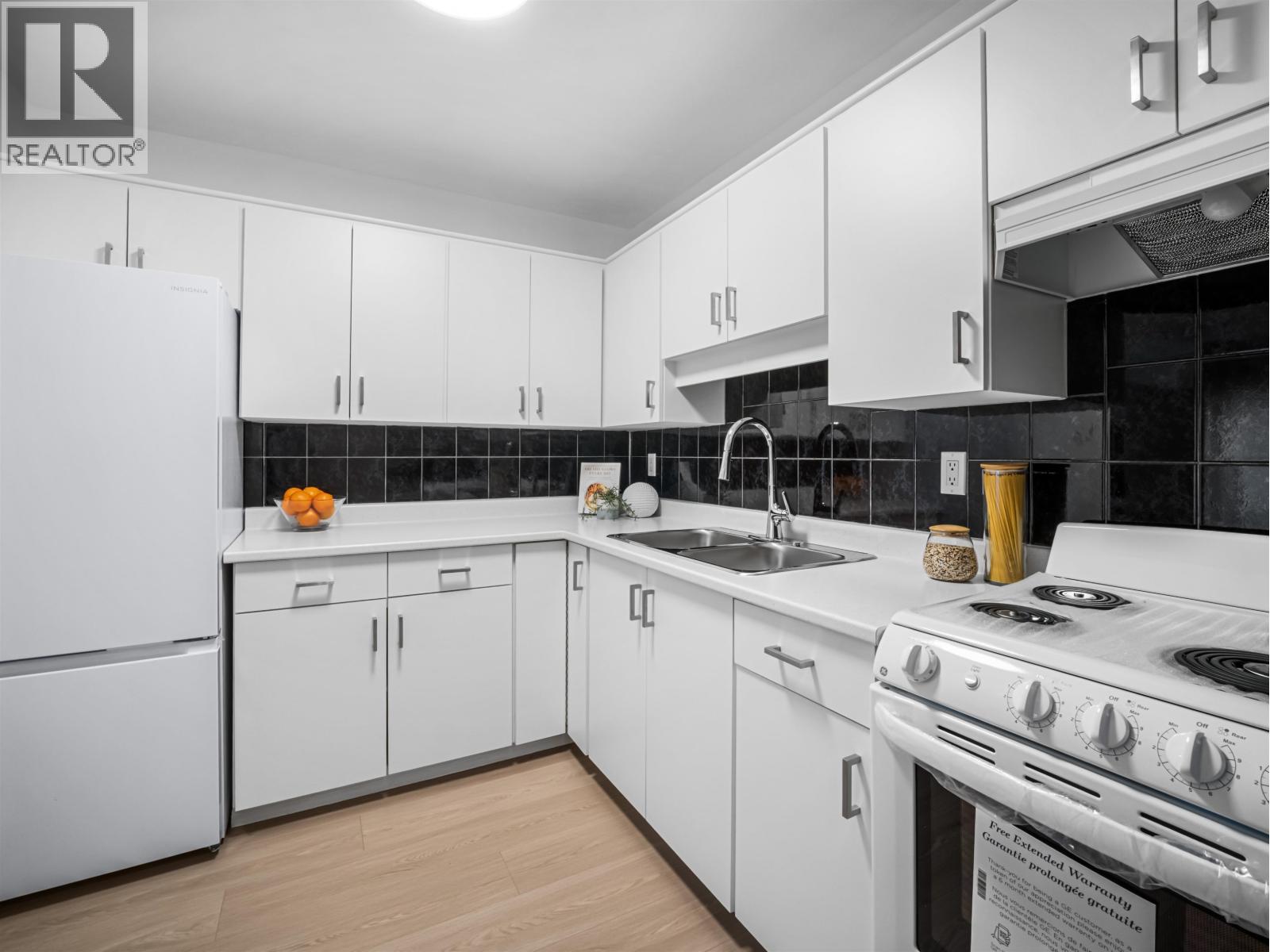 313 975 E Broadway Property Photo 11