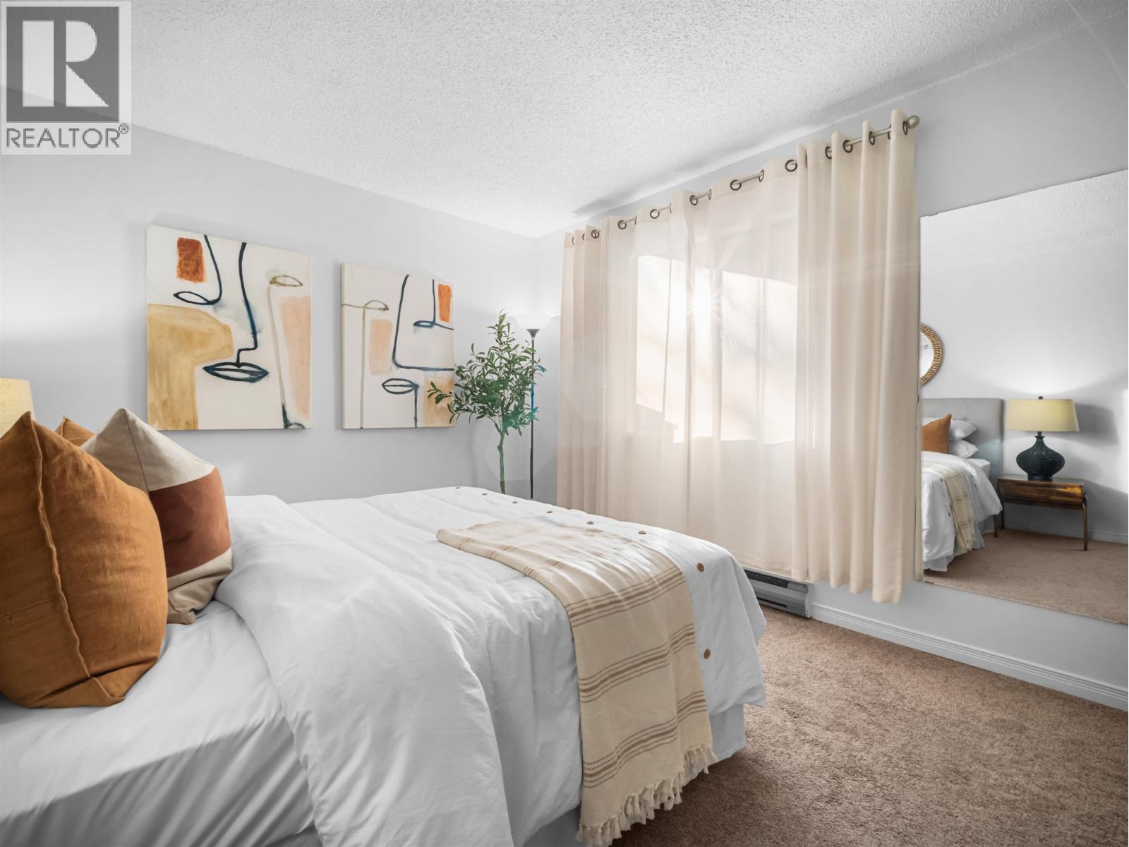 313 975 E Broadway Property Photo 16