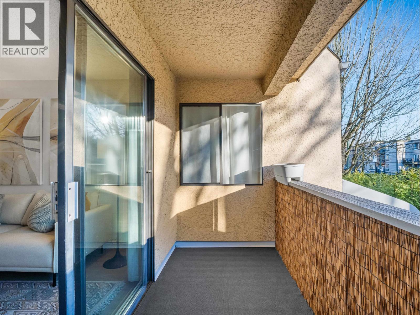 313 975 E Broadway Property Photo 22