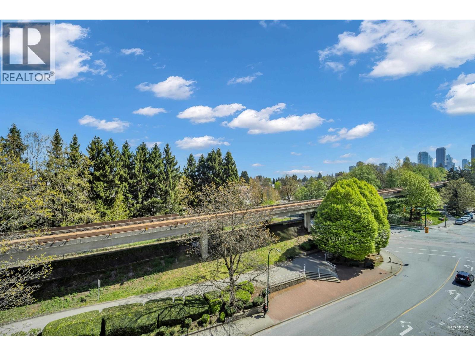 805 5470 Ormidale Street Property Photo 5