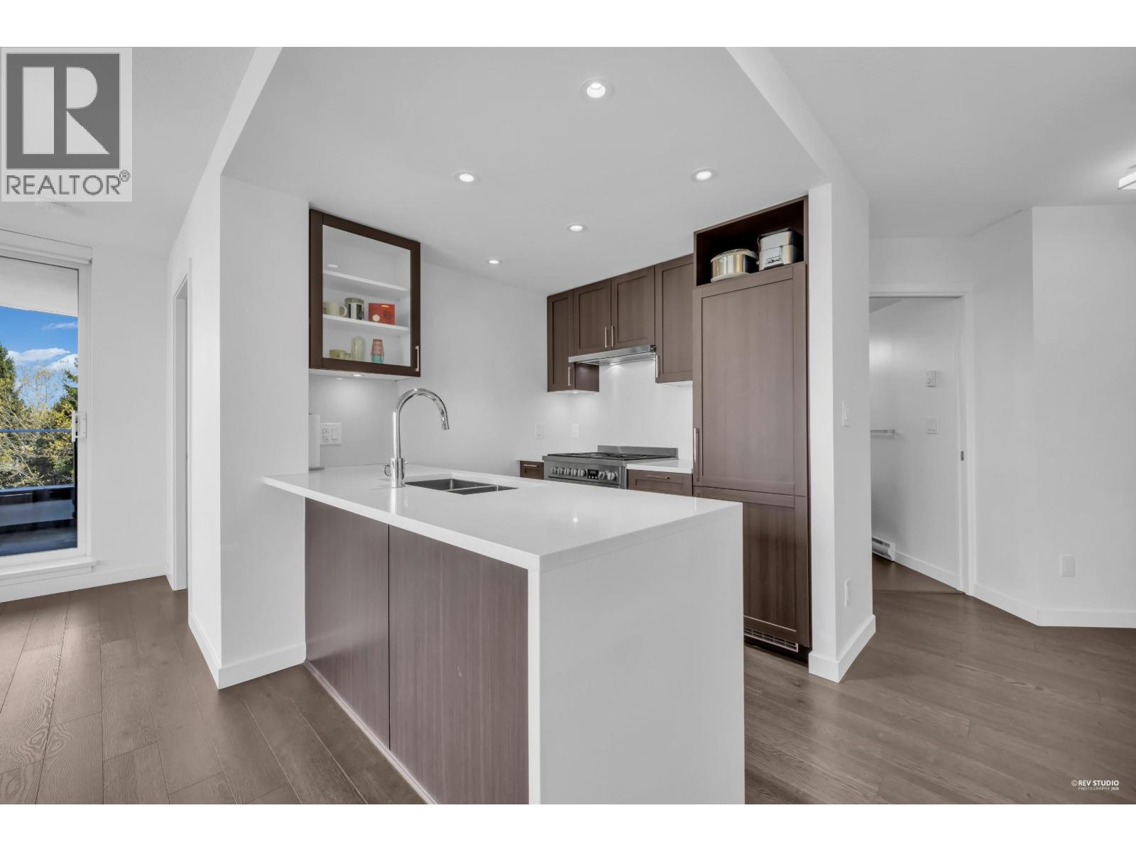805 5470 Ormidale Street Property Photo 12