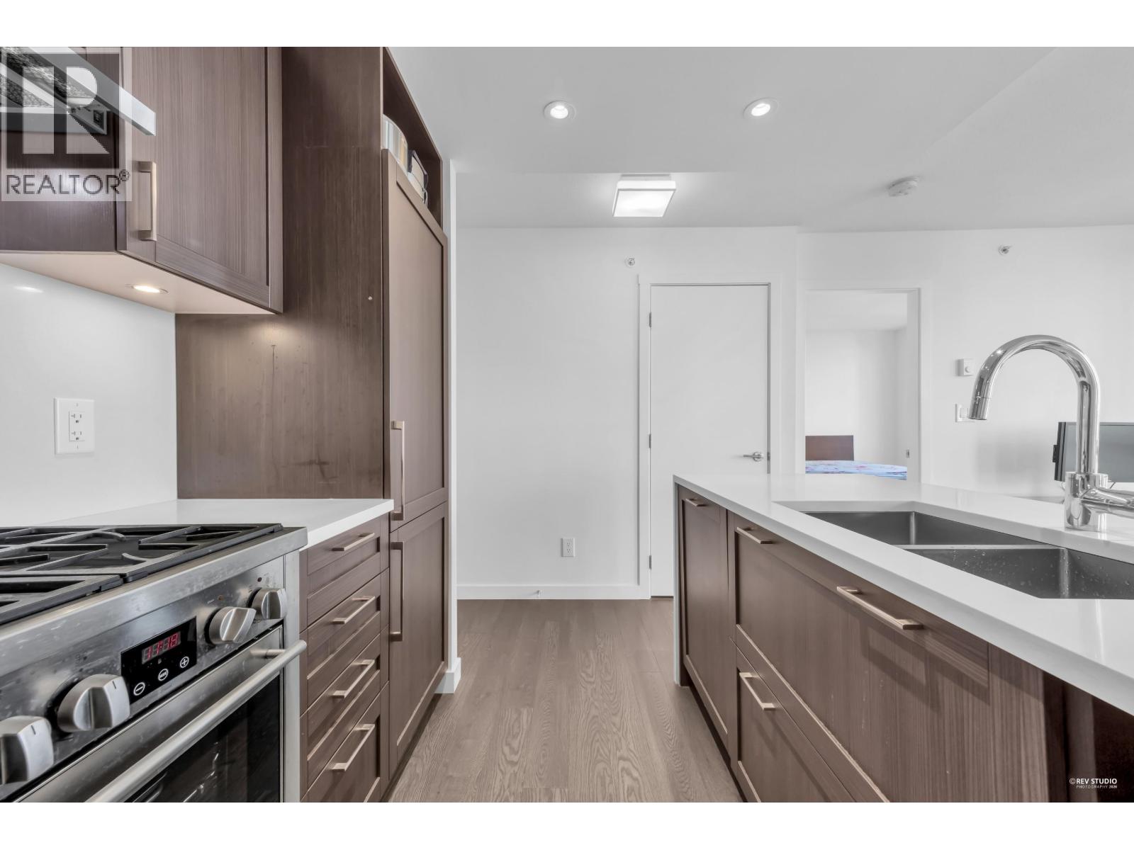 805 5470 Ormidale Street Property Photo 13