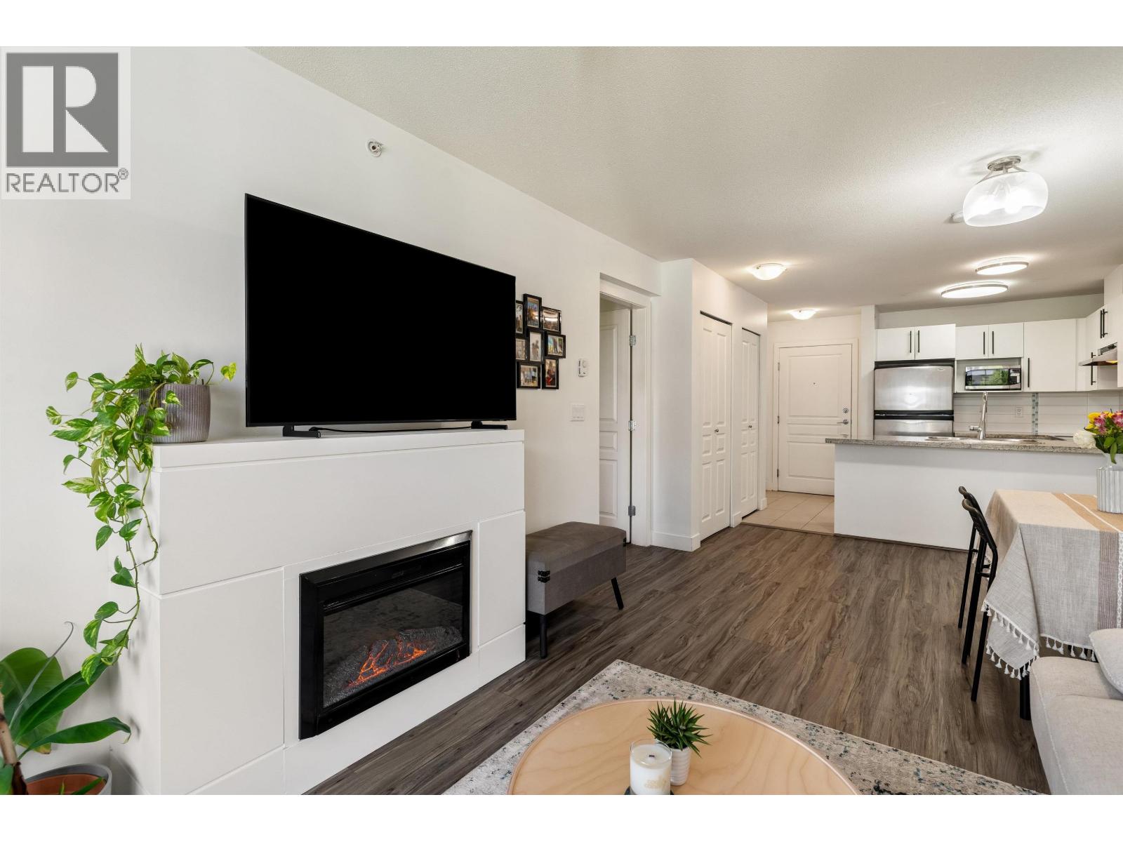408 2088 Beta Avenue Property Photo 3