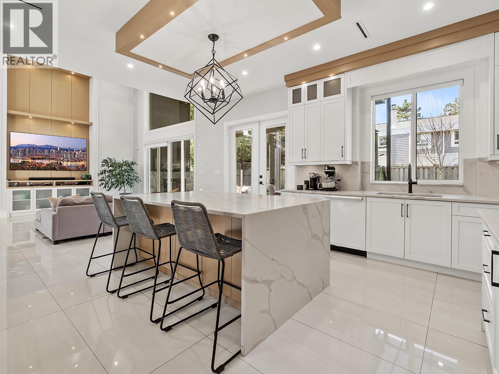 9591 Florimond Road Property Photo 12
