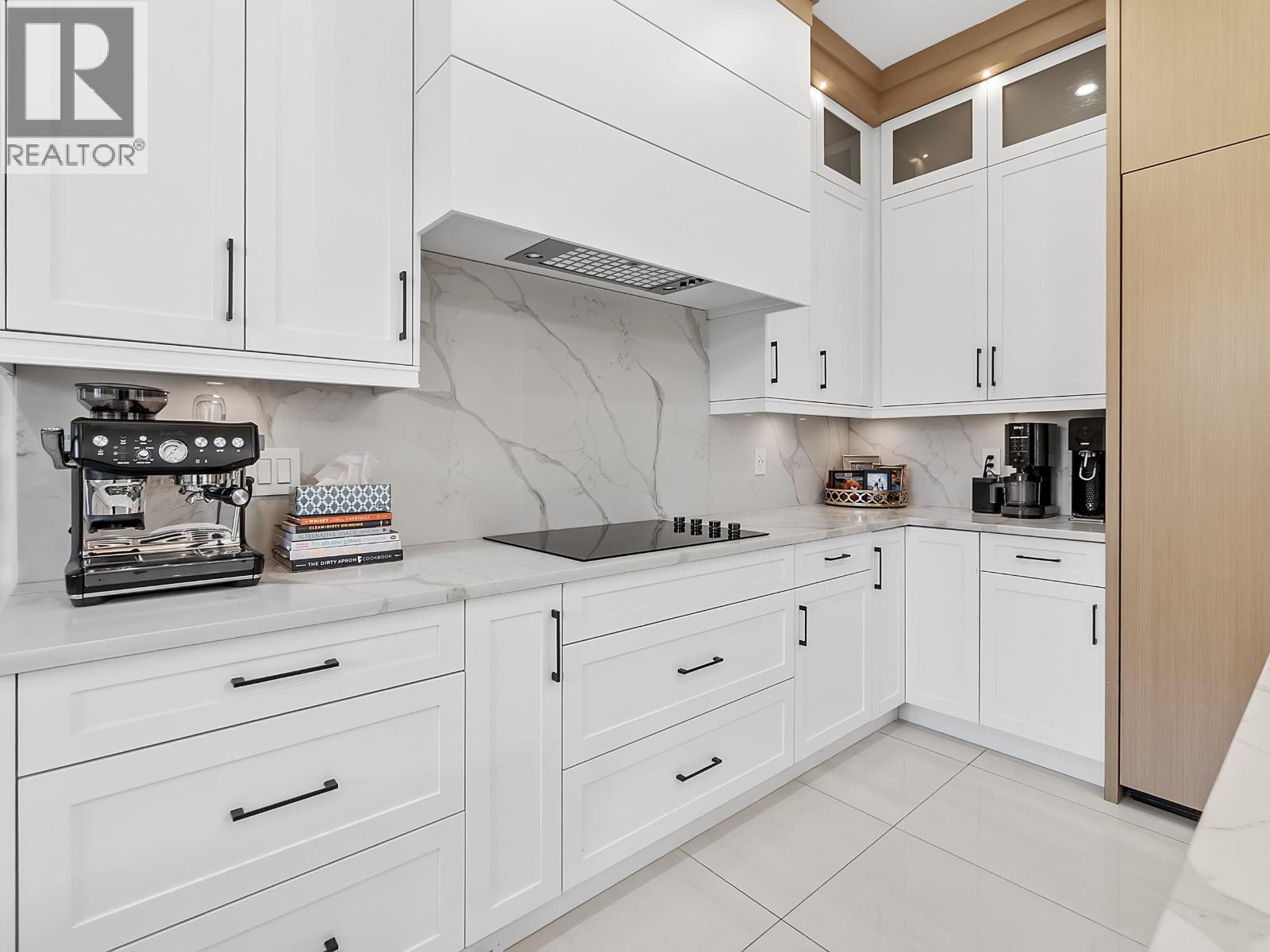 9591 Florimond Road Property Photo 13