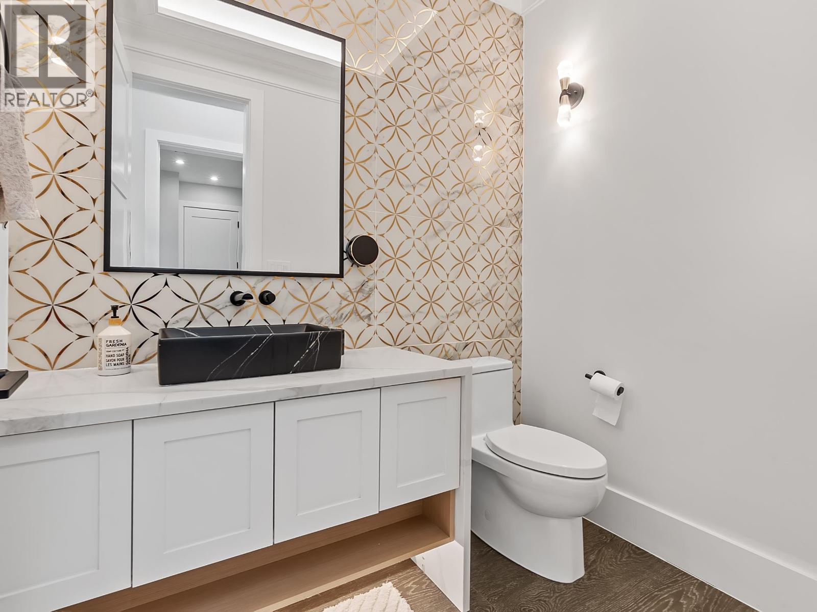 9591 Florimond Road Property Photo 15