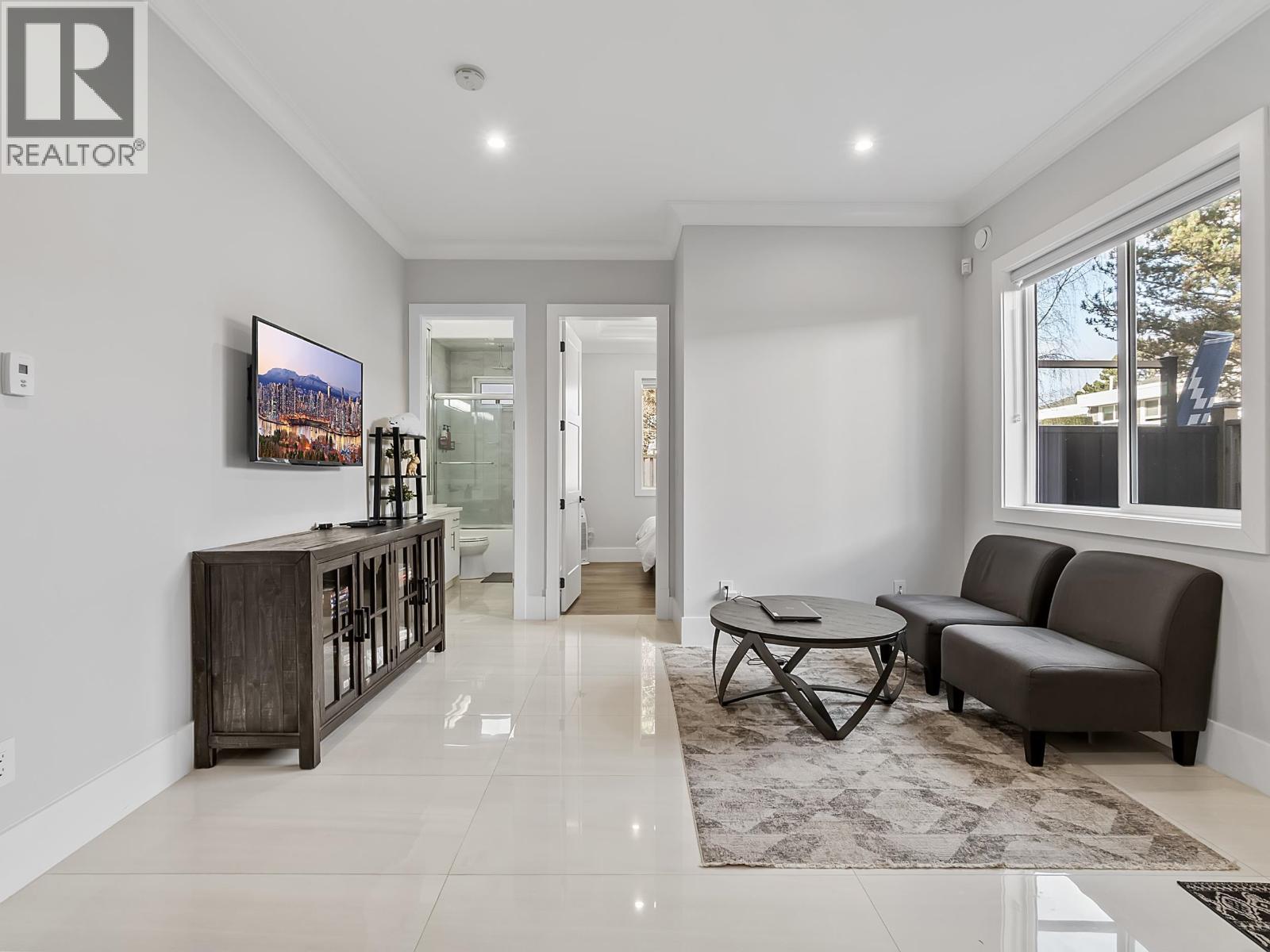9591 Florimond Road Property Photo 16