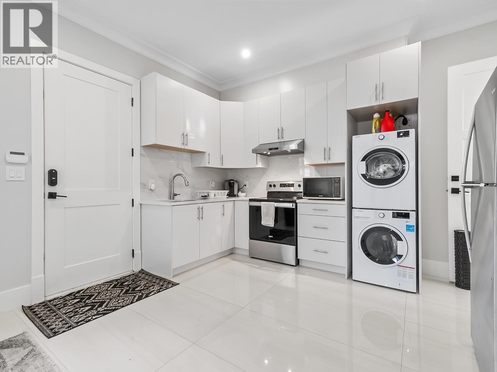 9591 Florimond Road Property Photo 17