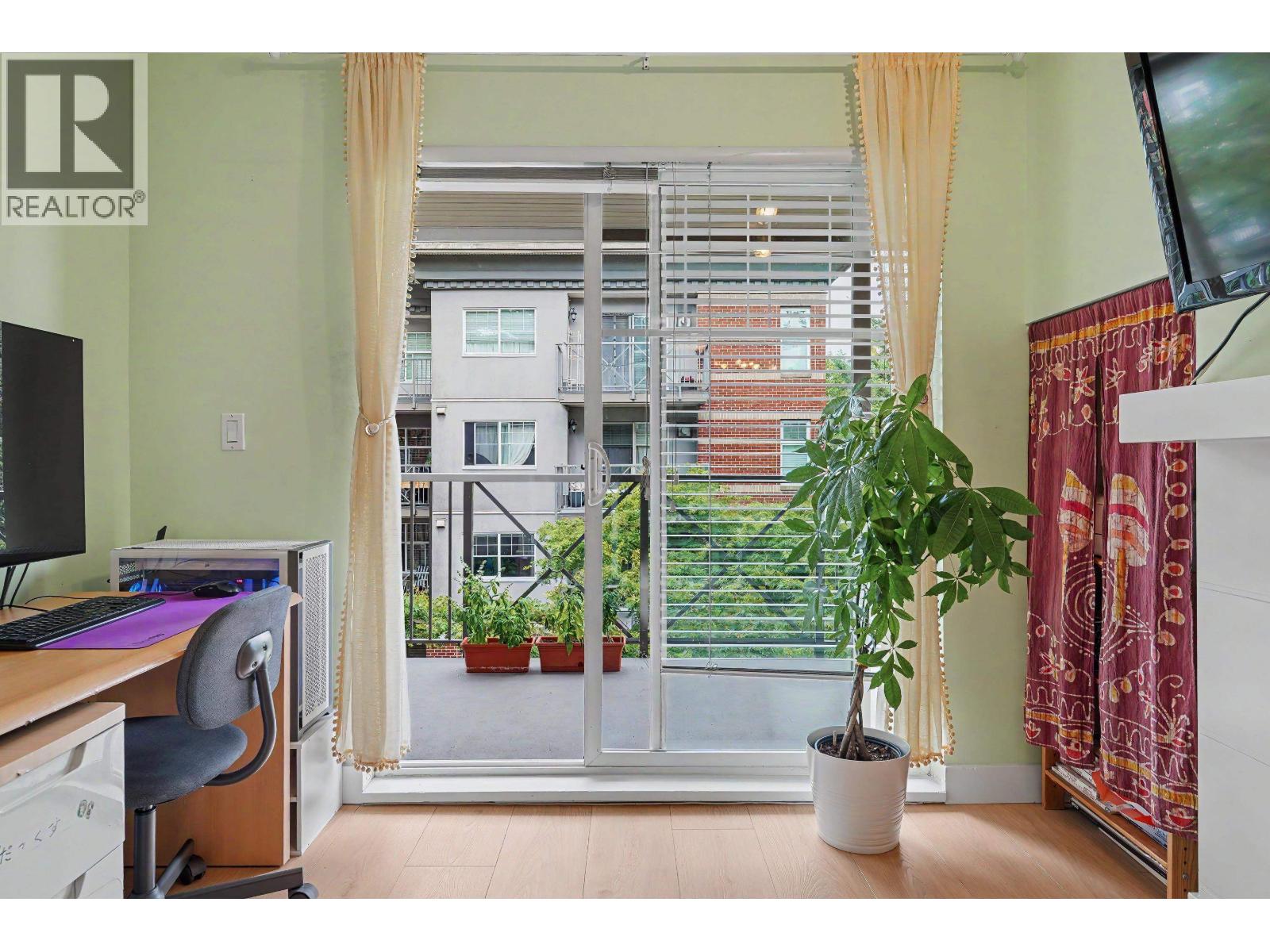 309 3260 St Johns Street Property Photo 4