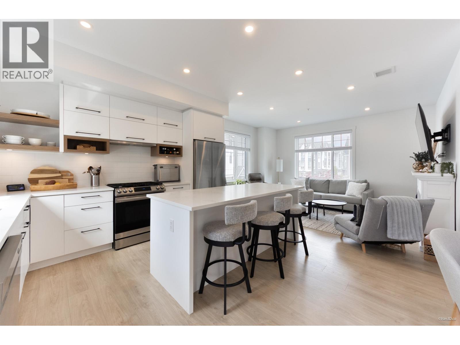 23 12018 237 Street Property Photo 7