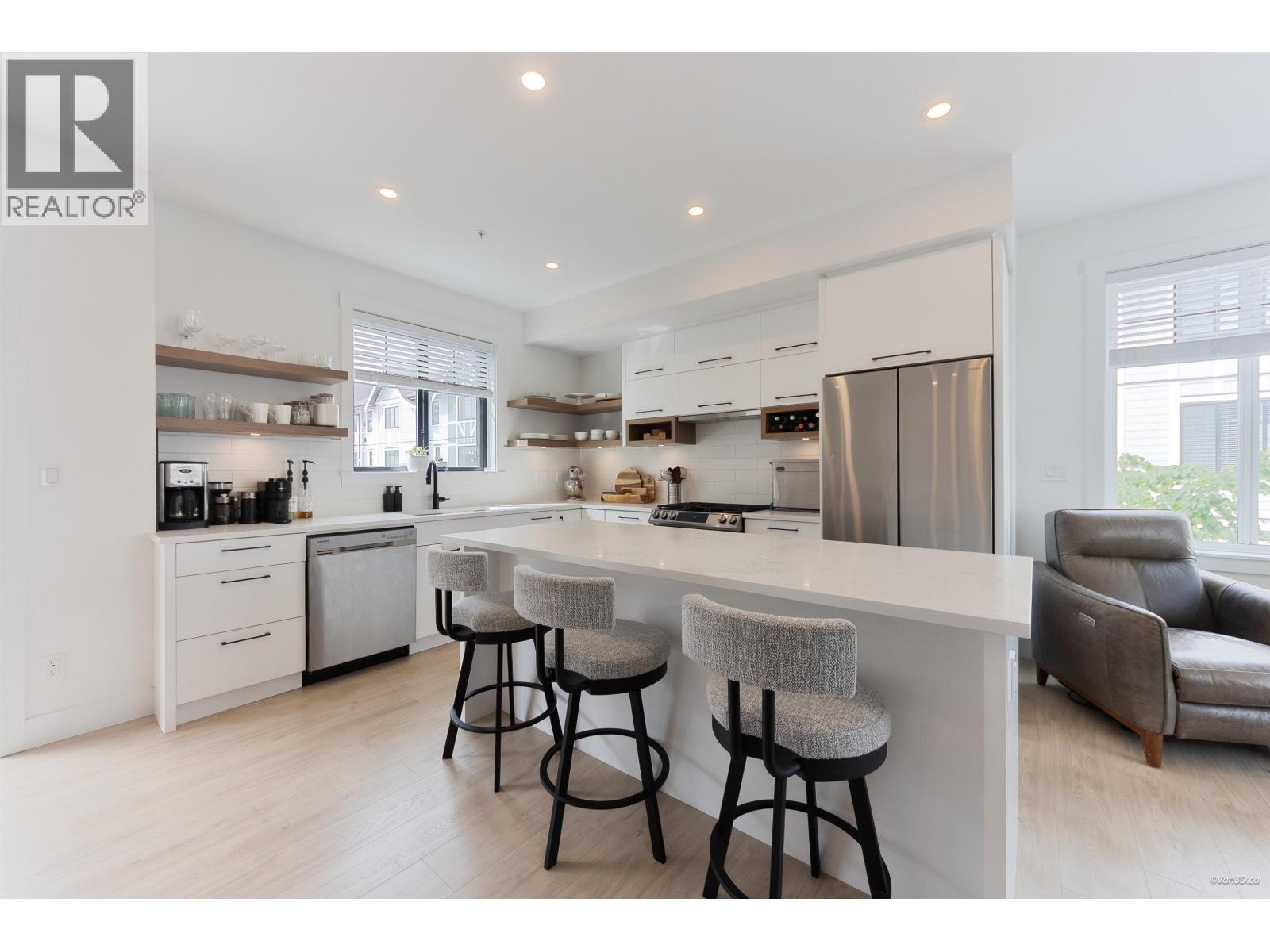 23 12018 237 Street Property Photo 8