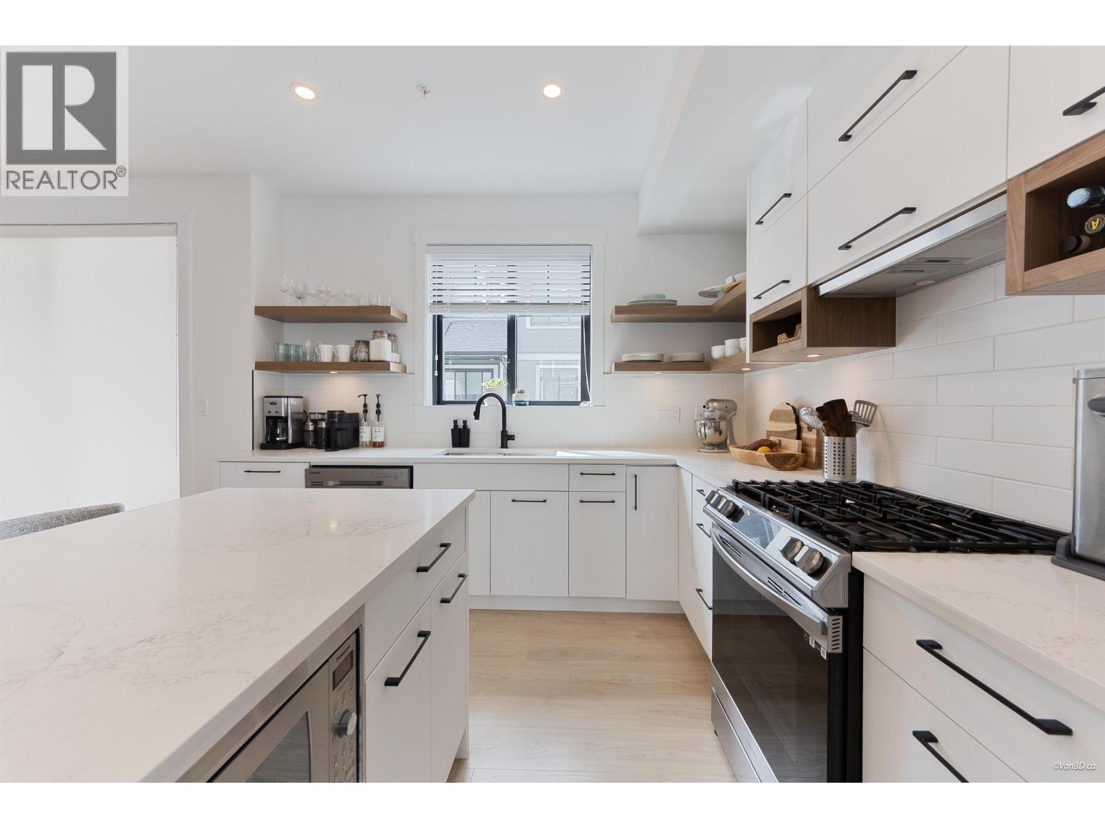 23 12018 237 Street Property Photo 9