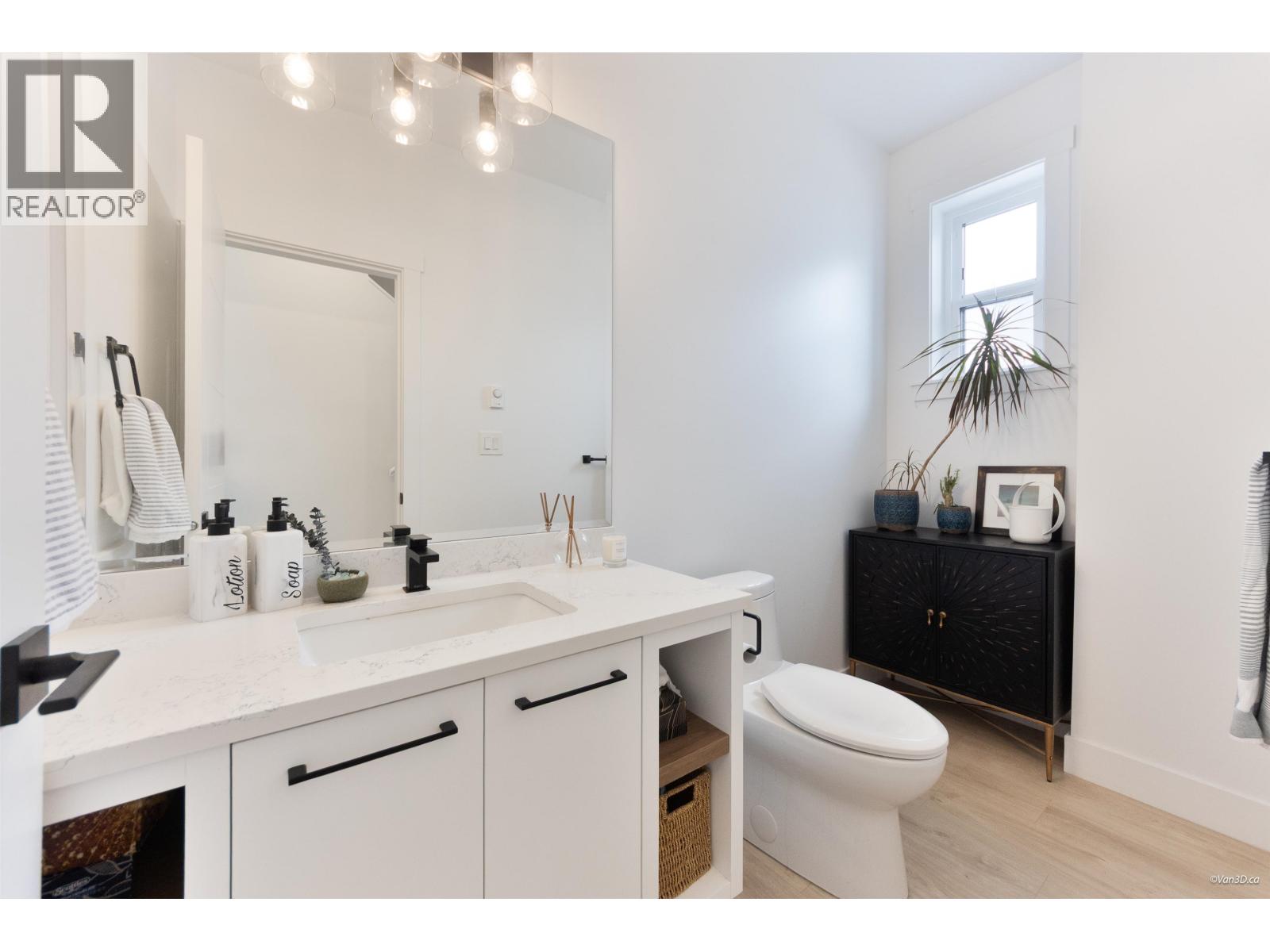 23 12018 237 Street Property Photo 12