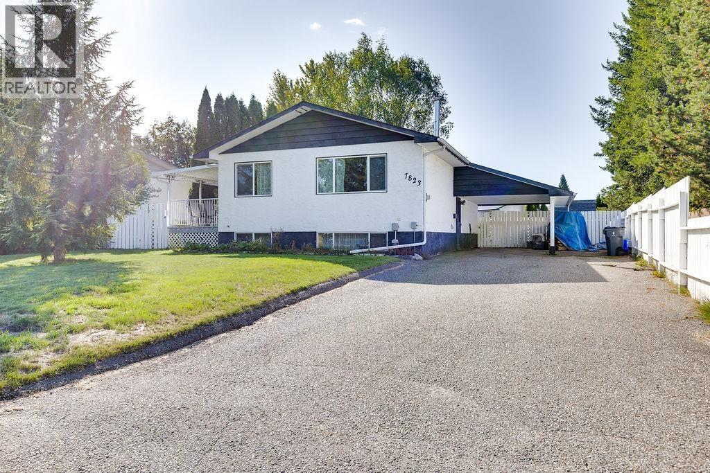 7823 Queens Crescent Property Photo 1