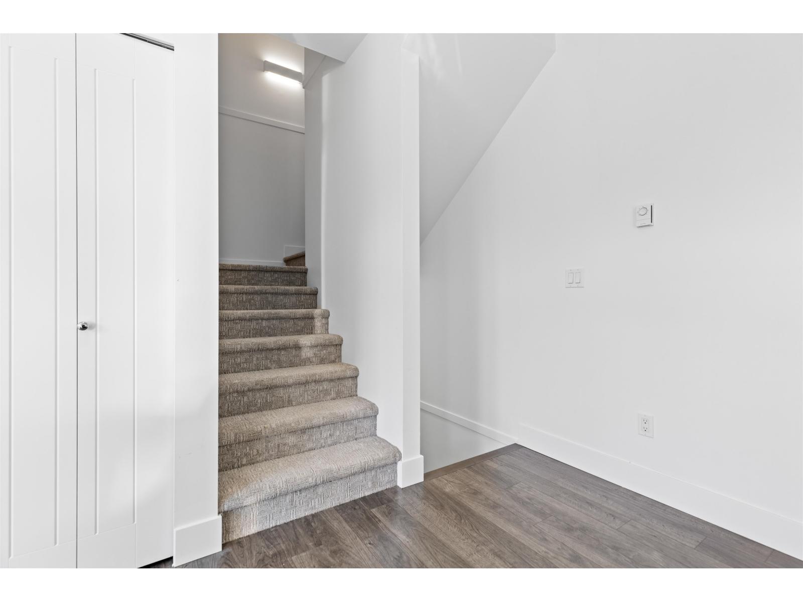 12 19433 68 Avenue Property Photo 26