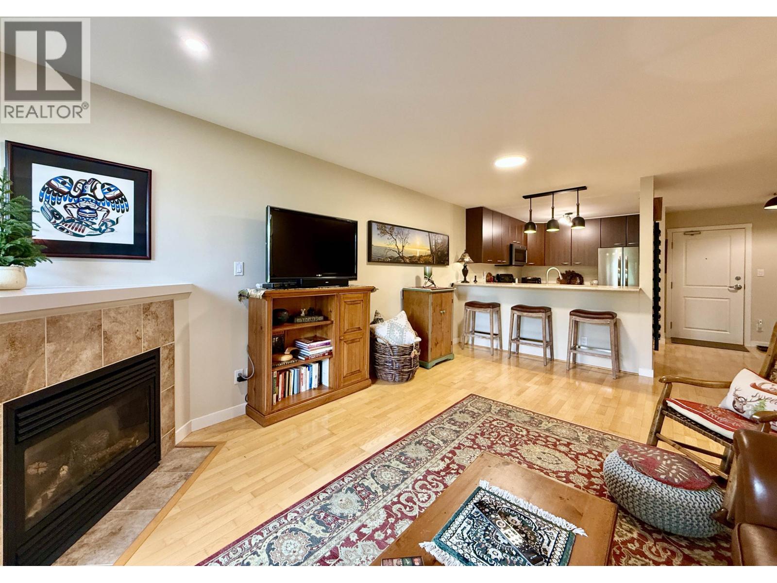 404 5631 Inlet Avenue Property Photo 2
