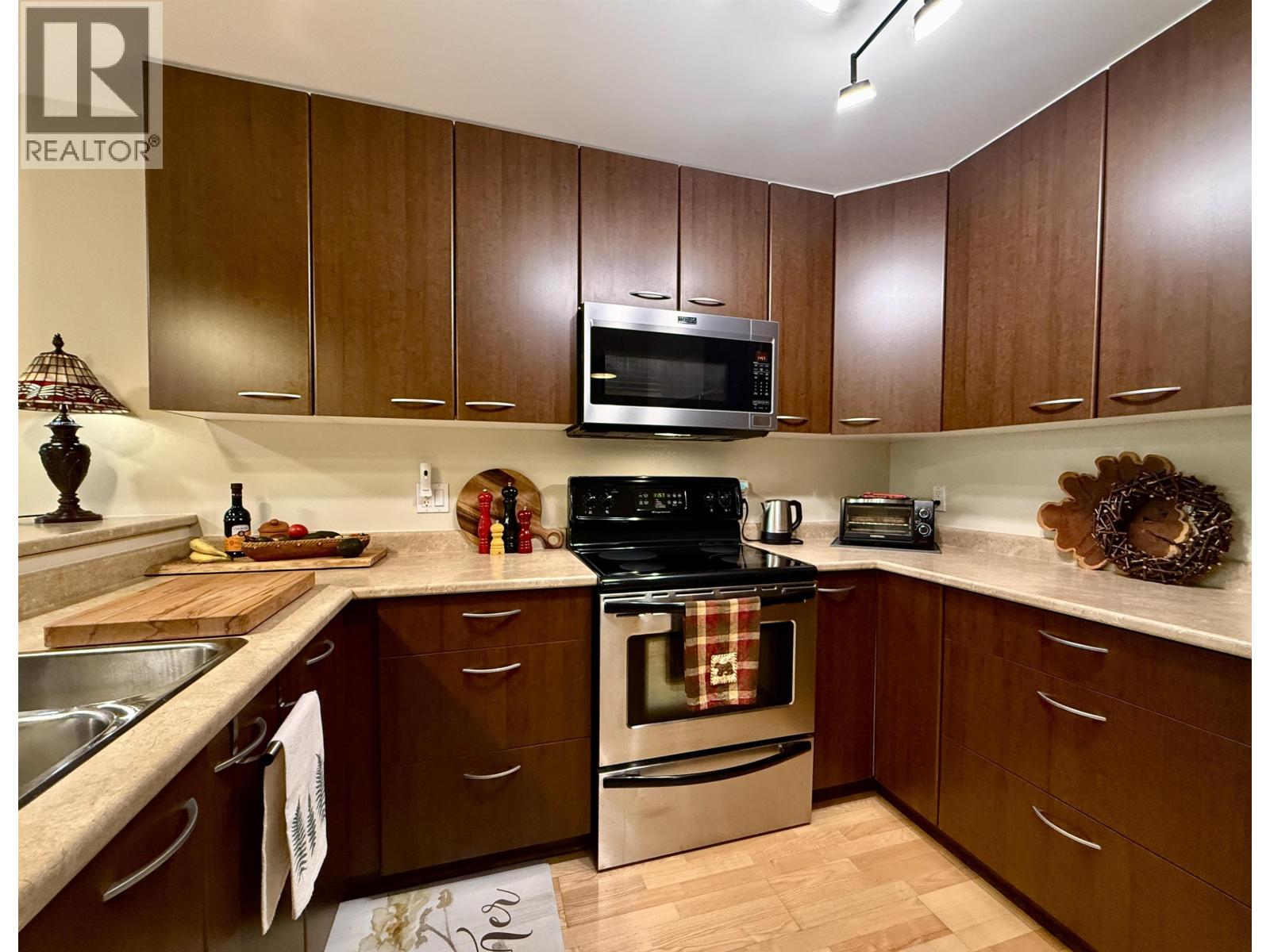 404 5631 Inlet Avenue Property Photo 7