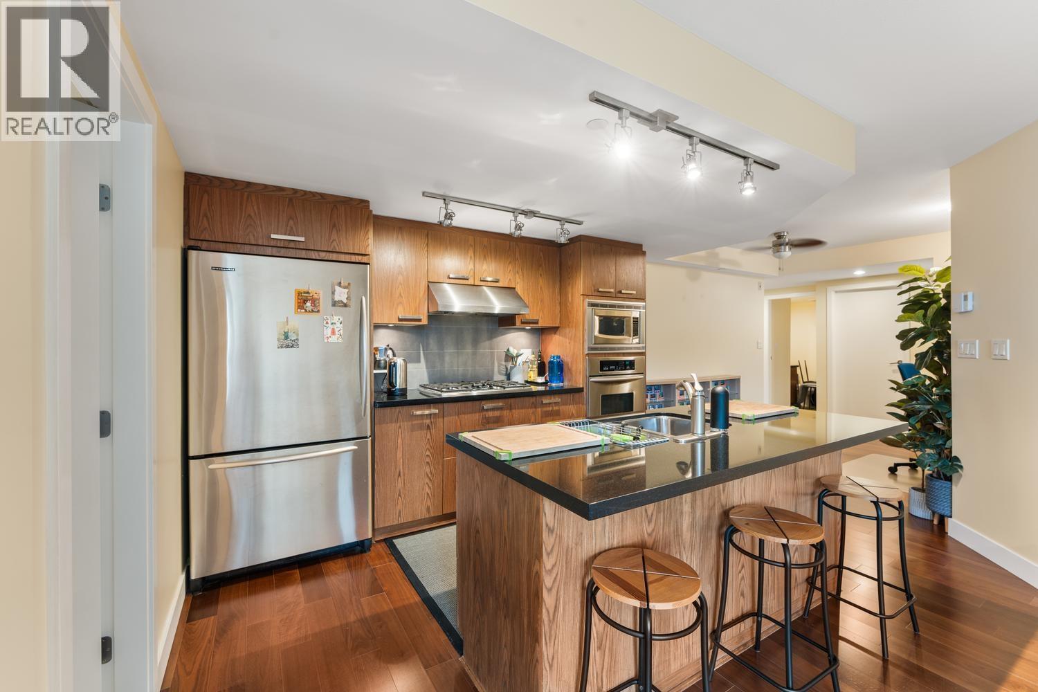 431 3228 Tupper Street Property Photo 5