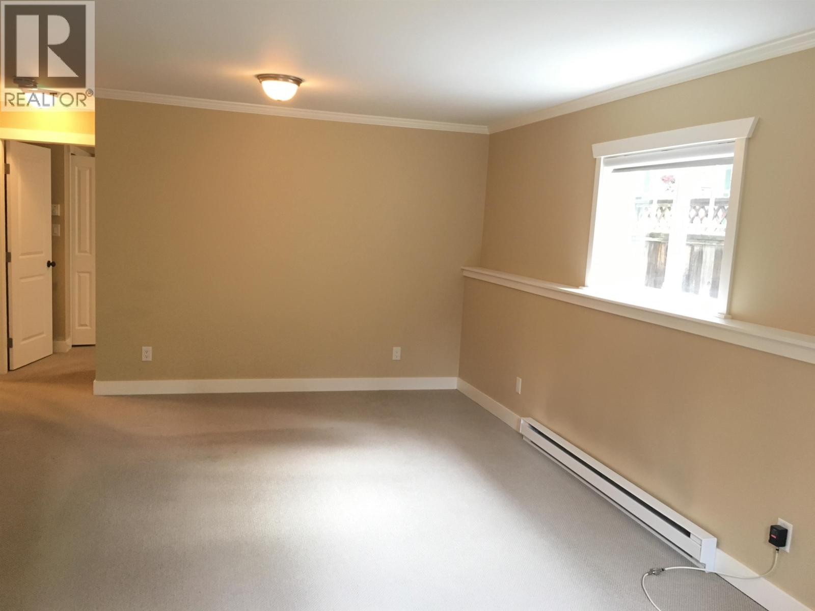 555 Greenway Avenue Property Photo 4