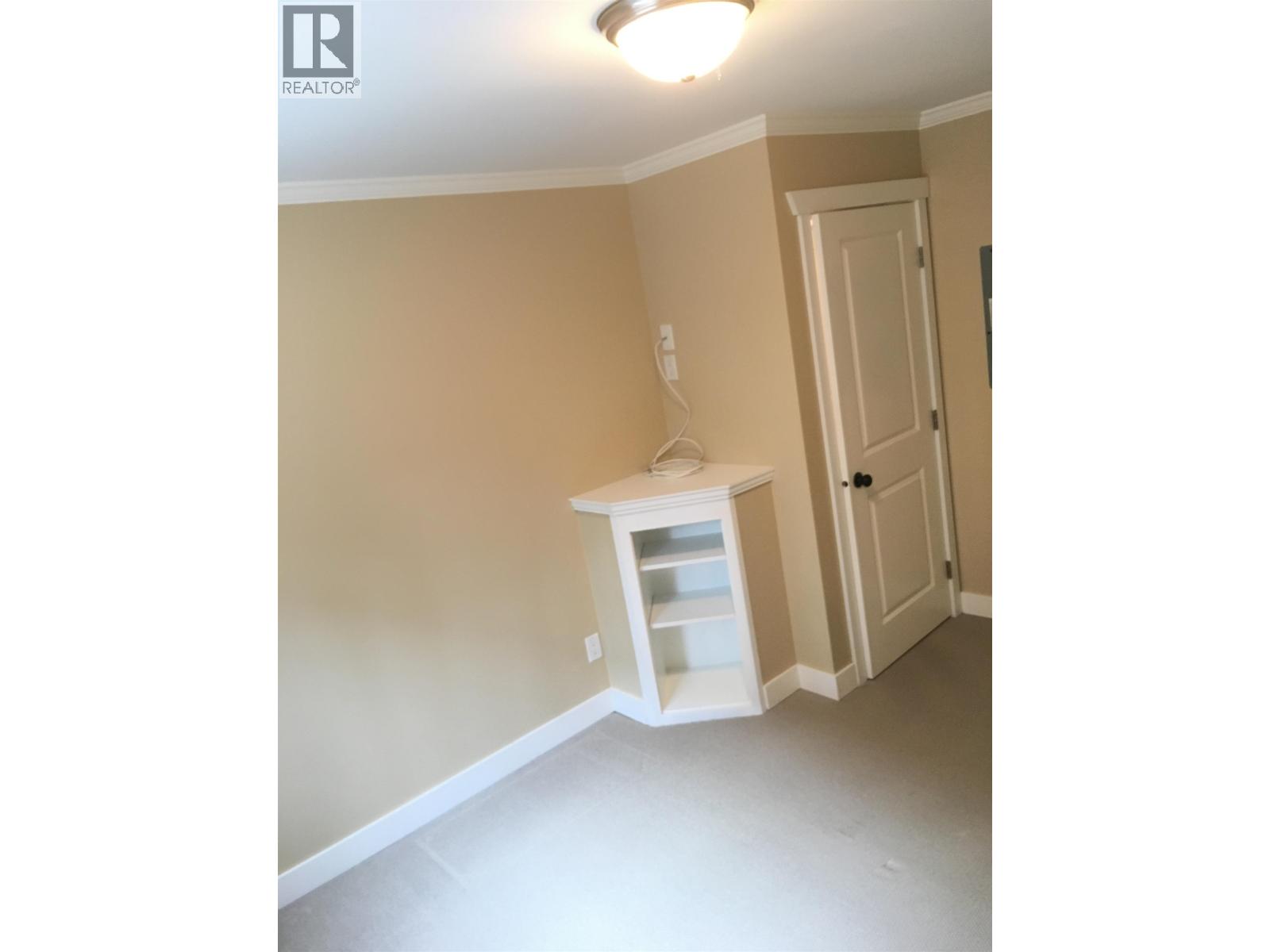 555 Greenway Avenue Property Photo 6