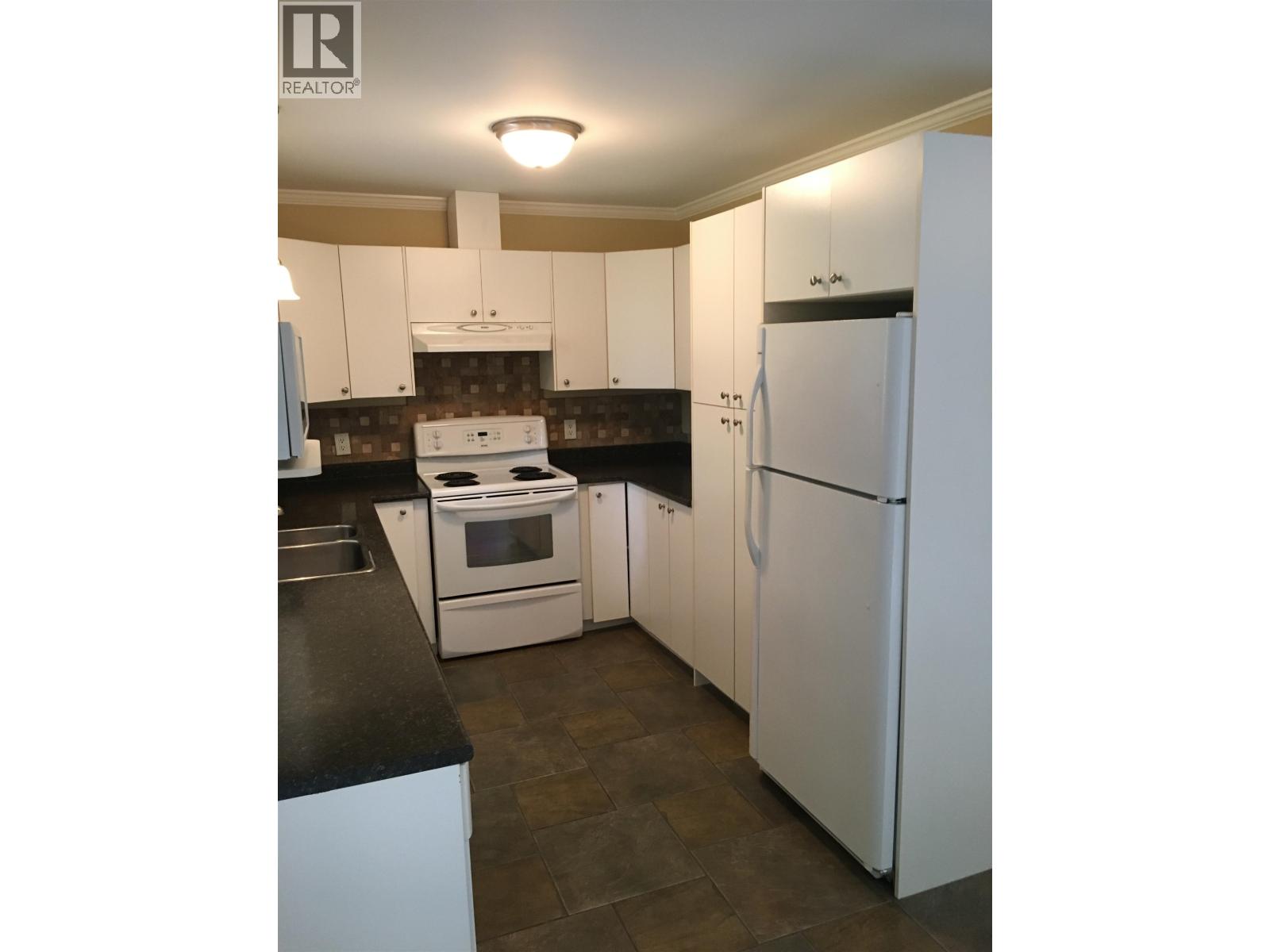 555 Greenway Avenue Property Photo 7