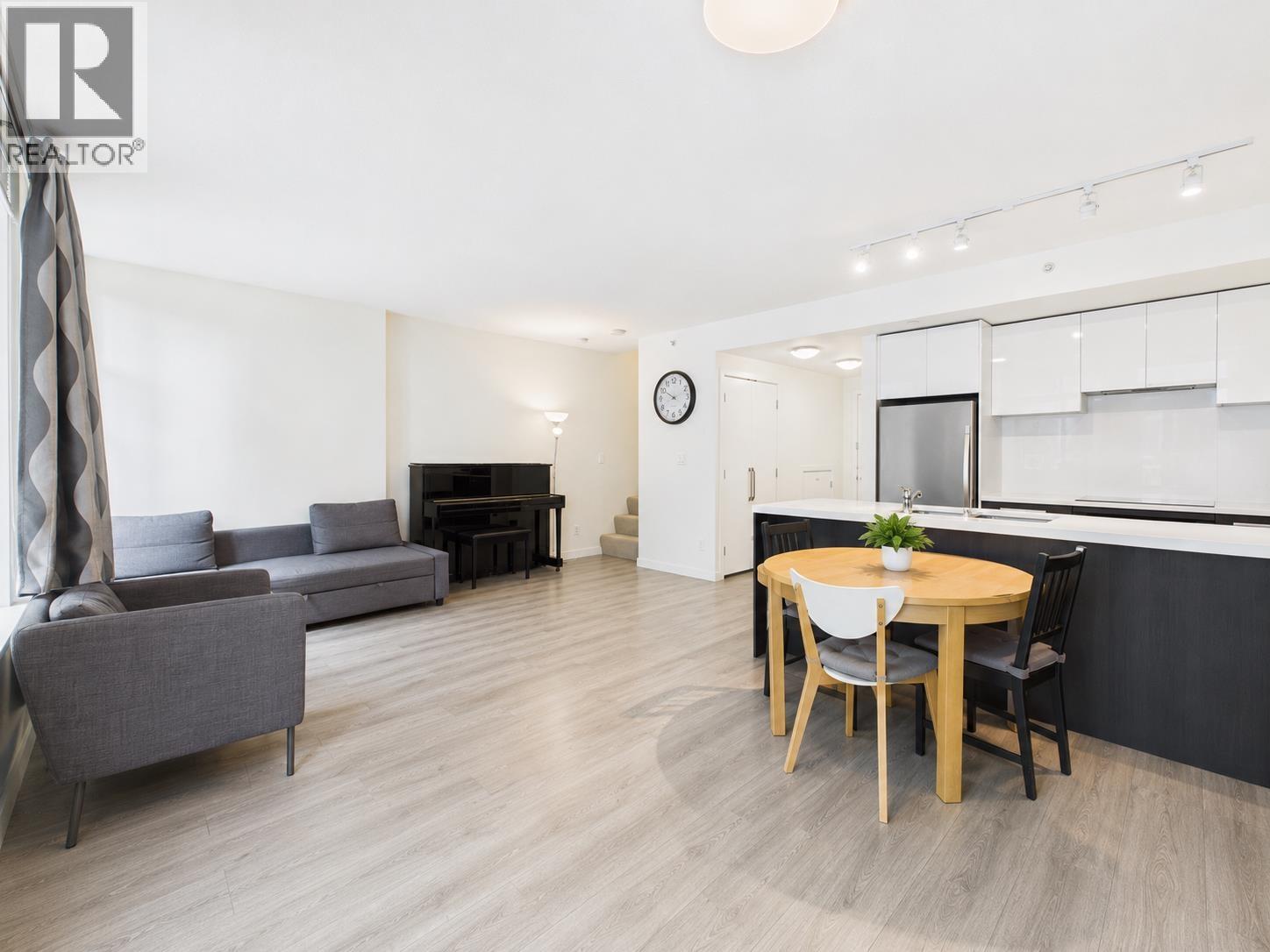 6335 Silver Avenue Photo de la propriété 1