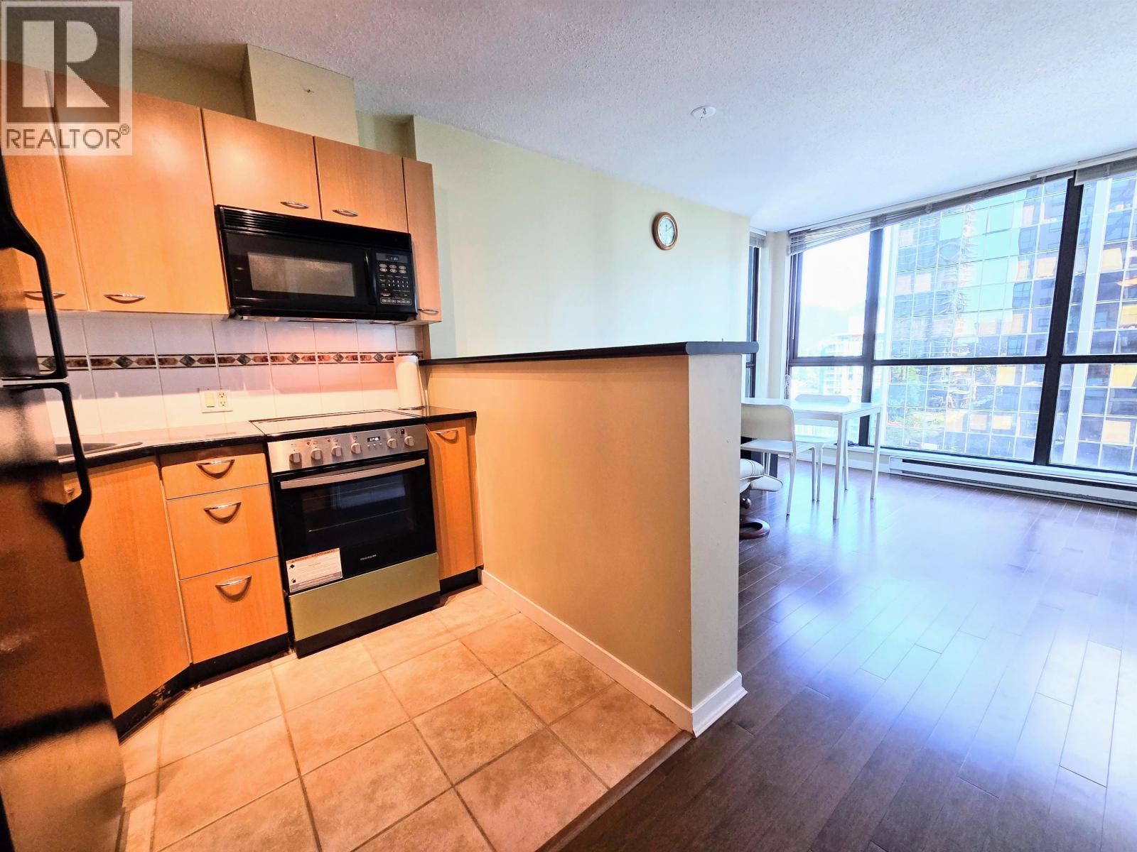 1109 1367 Alberni Street Property Photo 6