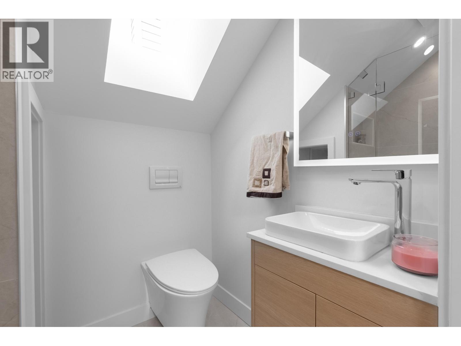 A 3672 W 1st Avenue Property Photo 25
