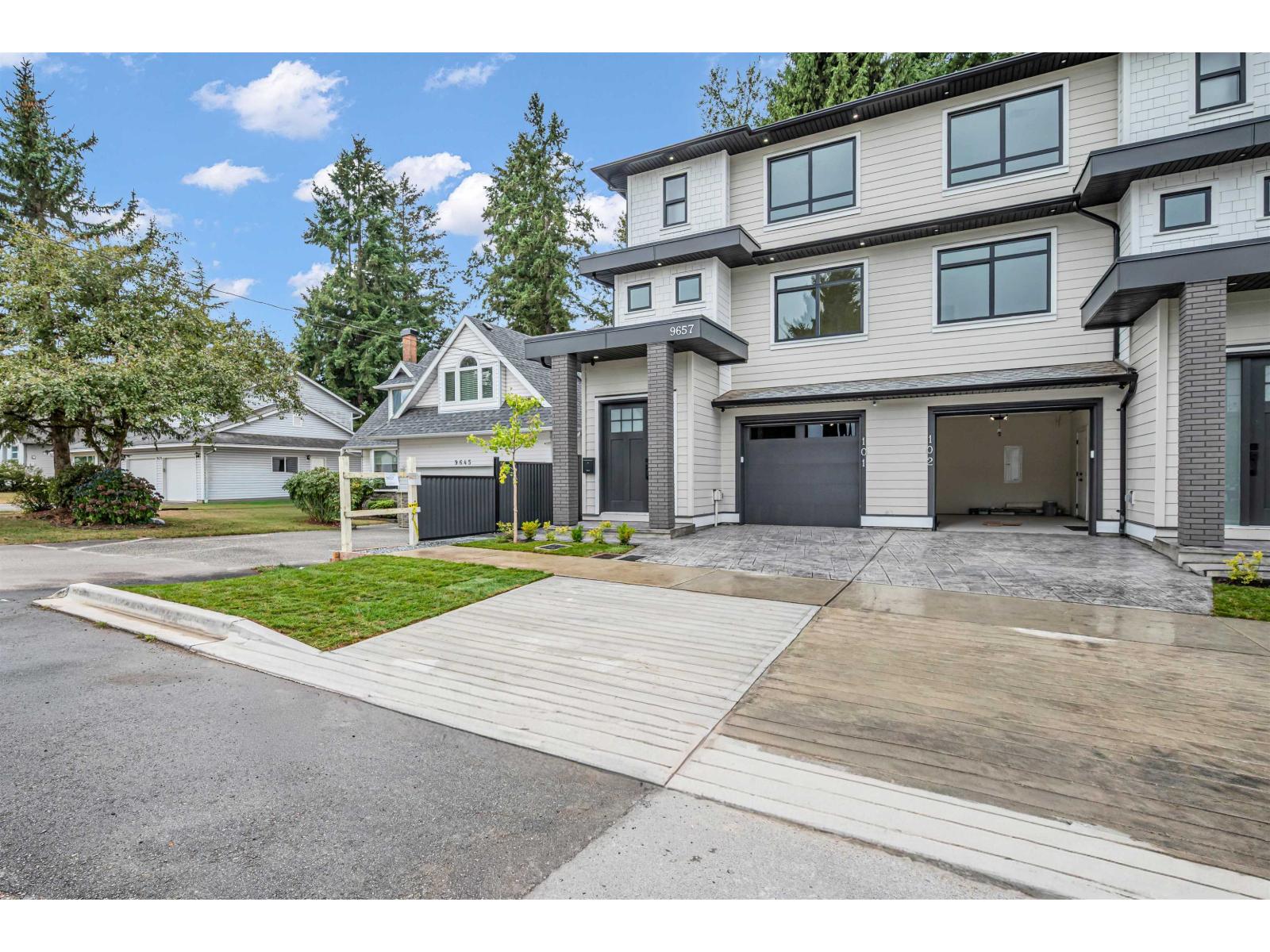 9657 161a Street Property Photo 2