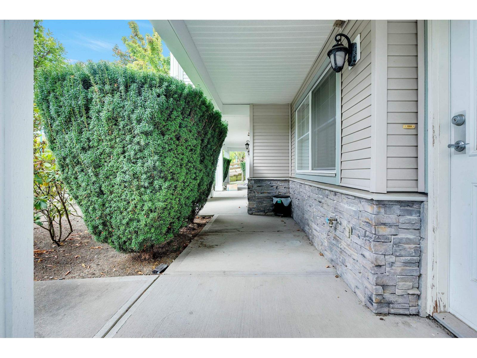 11 6555 192a Street Property Photo 27