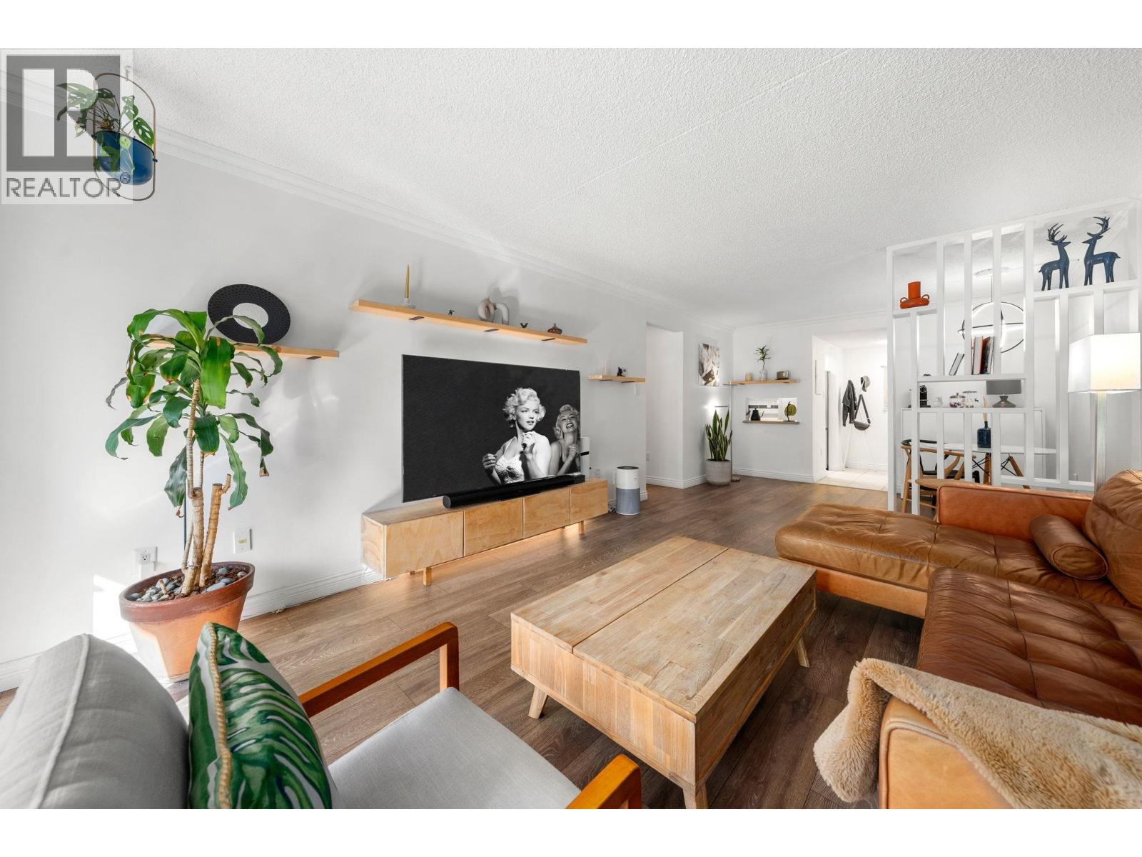 308 6595 Willingdon Avenue Photo de la propriété 1