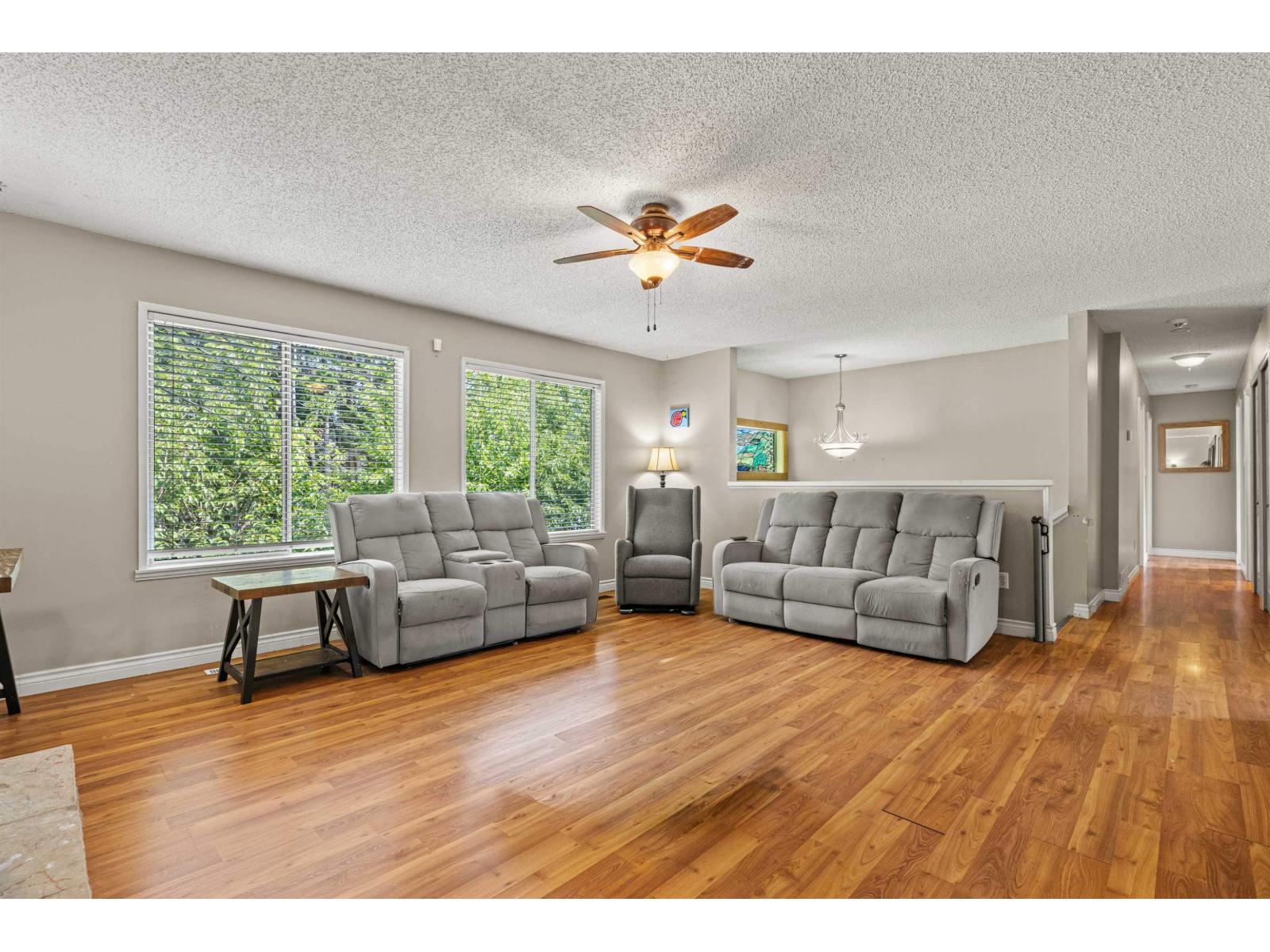 450 Wardle Street Property Photo 4